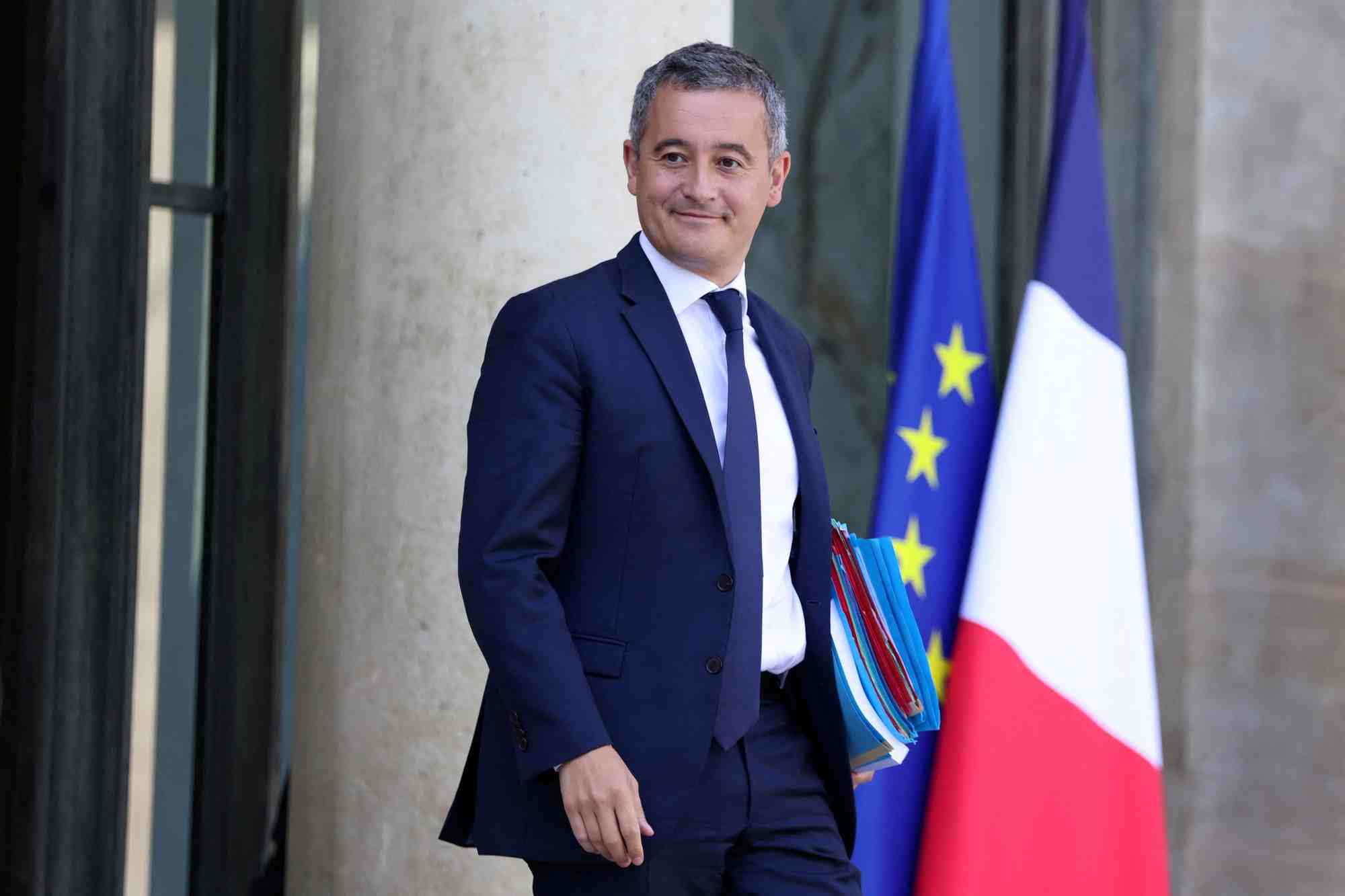 Le ministre francais de l'interieur, gerald darmanin, sort de l'elysee a paris