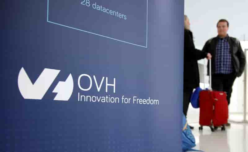 Des visiteurs au siege du groupe ovh a paris