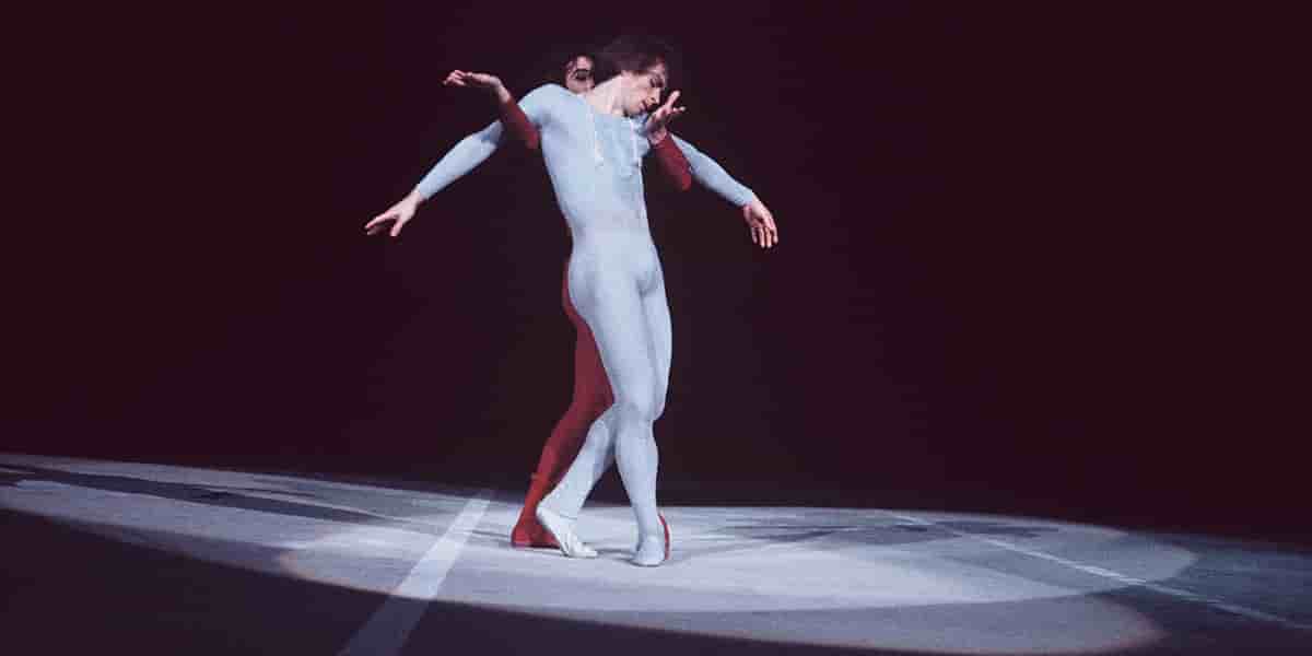 Rudolf Noureev et Paolo Bortoluzzi dans « Le Chant du compagnon errant », à Bruxelles en 1971.