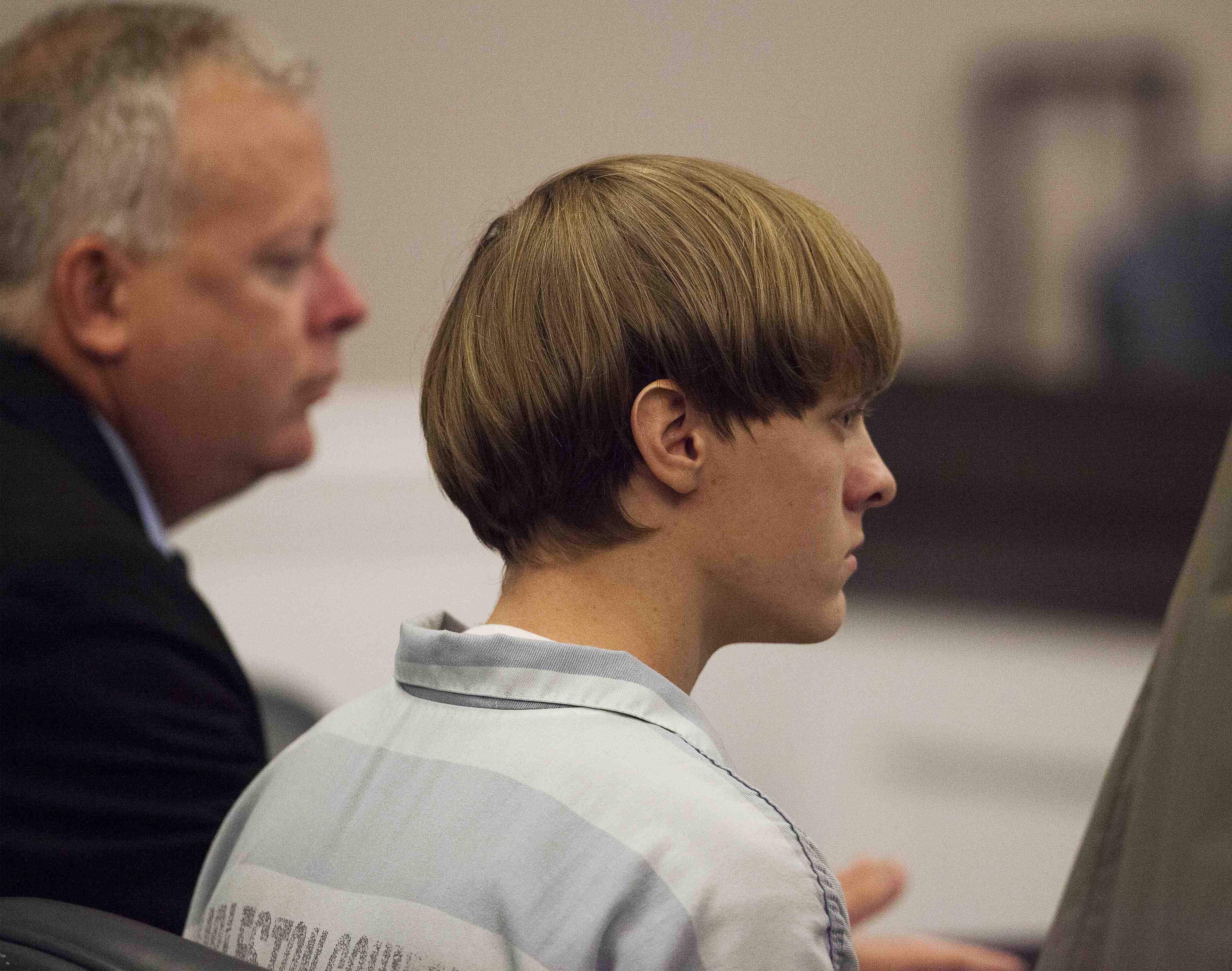 L'auteur presume de la tuerie de charleston inculpe de crimes racistes
