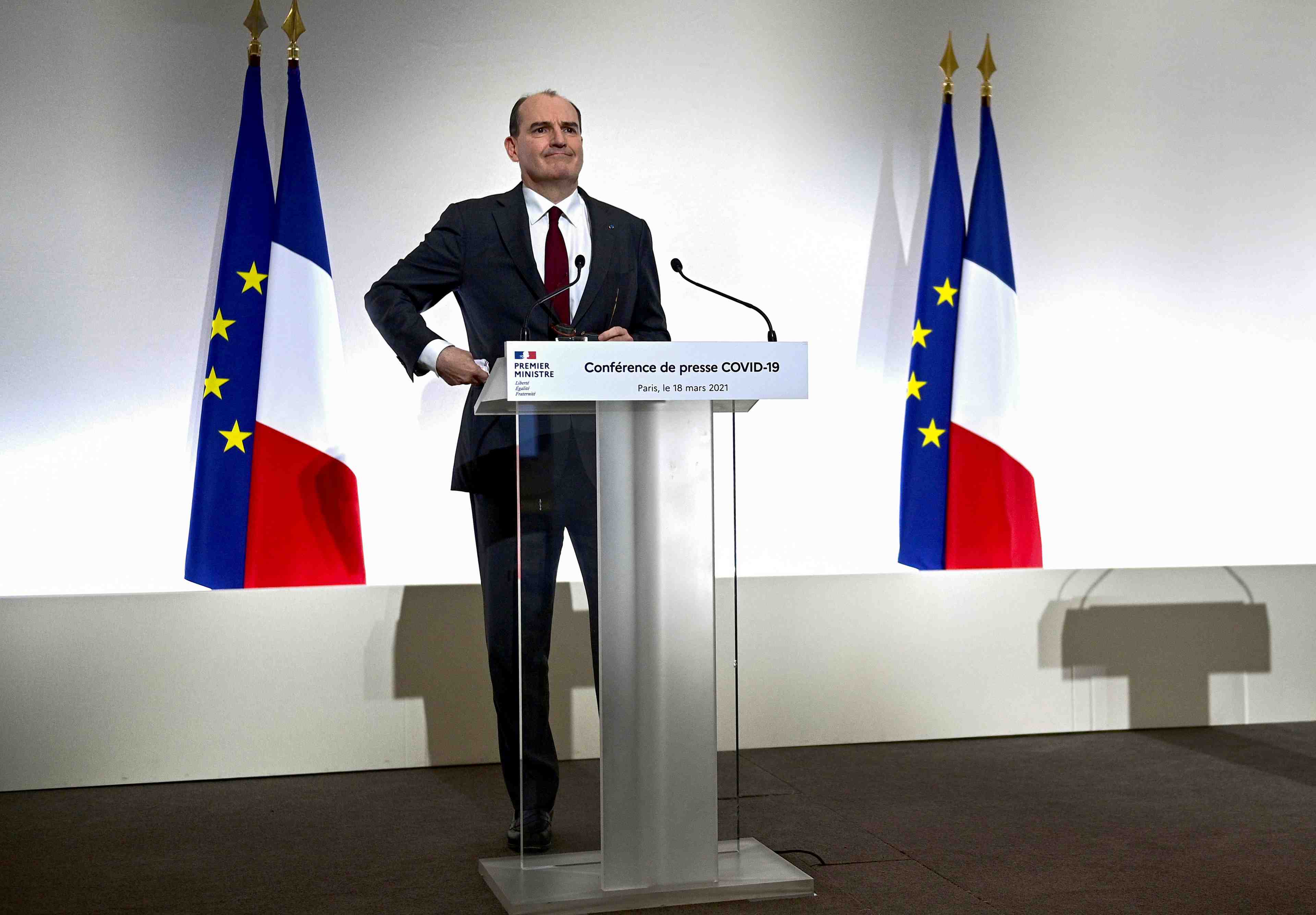 Seize departements, dont paris, confines pour quatre semaines, annonce castex
