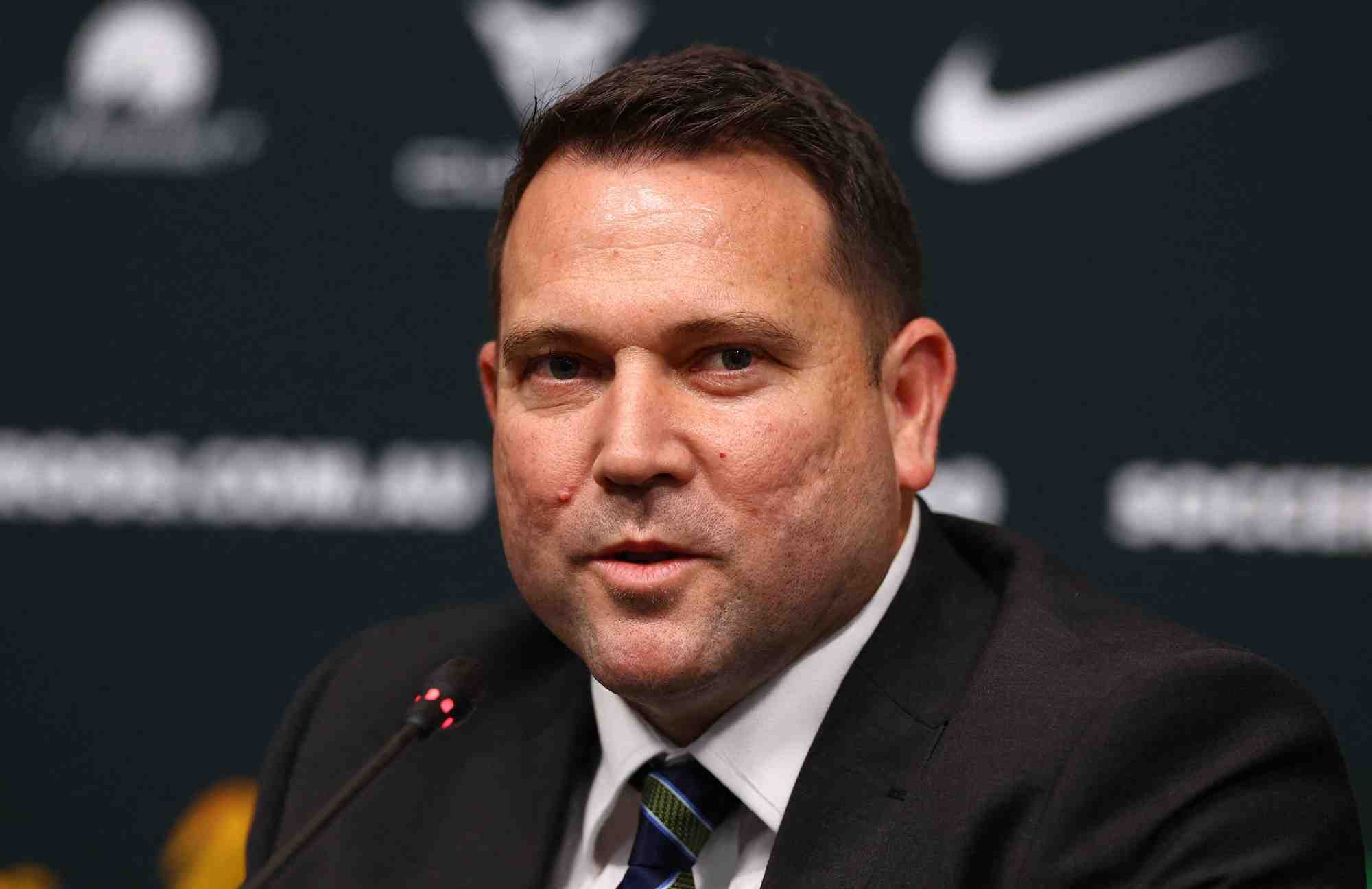 Photo d'archives: le directeur general de la federation d'australie de football, james johnson