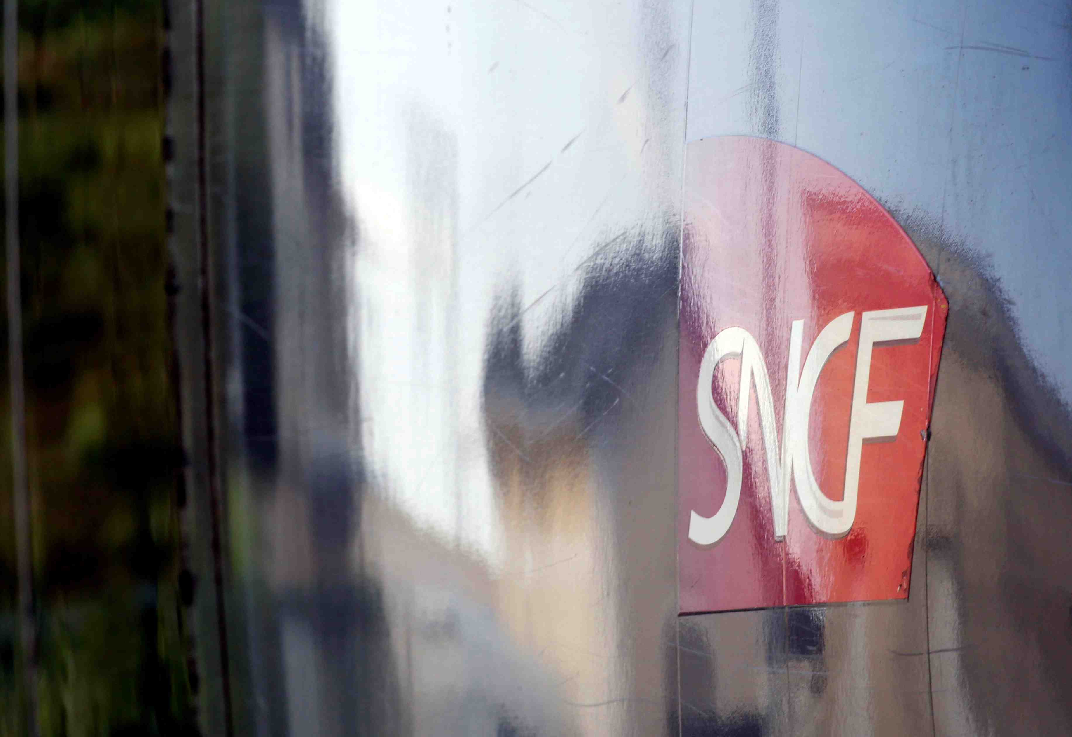 700 postes supprimes a la sncf fret d'ici 2021