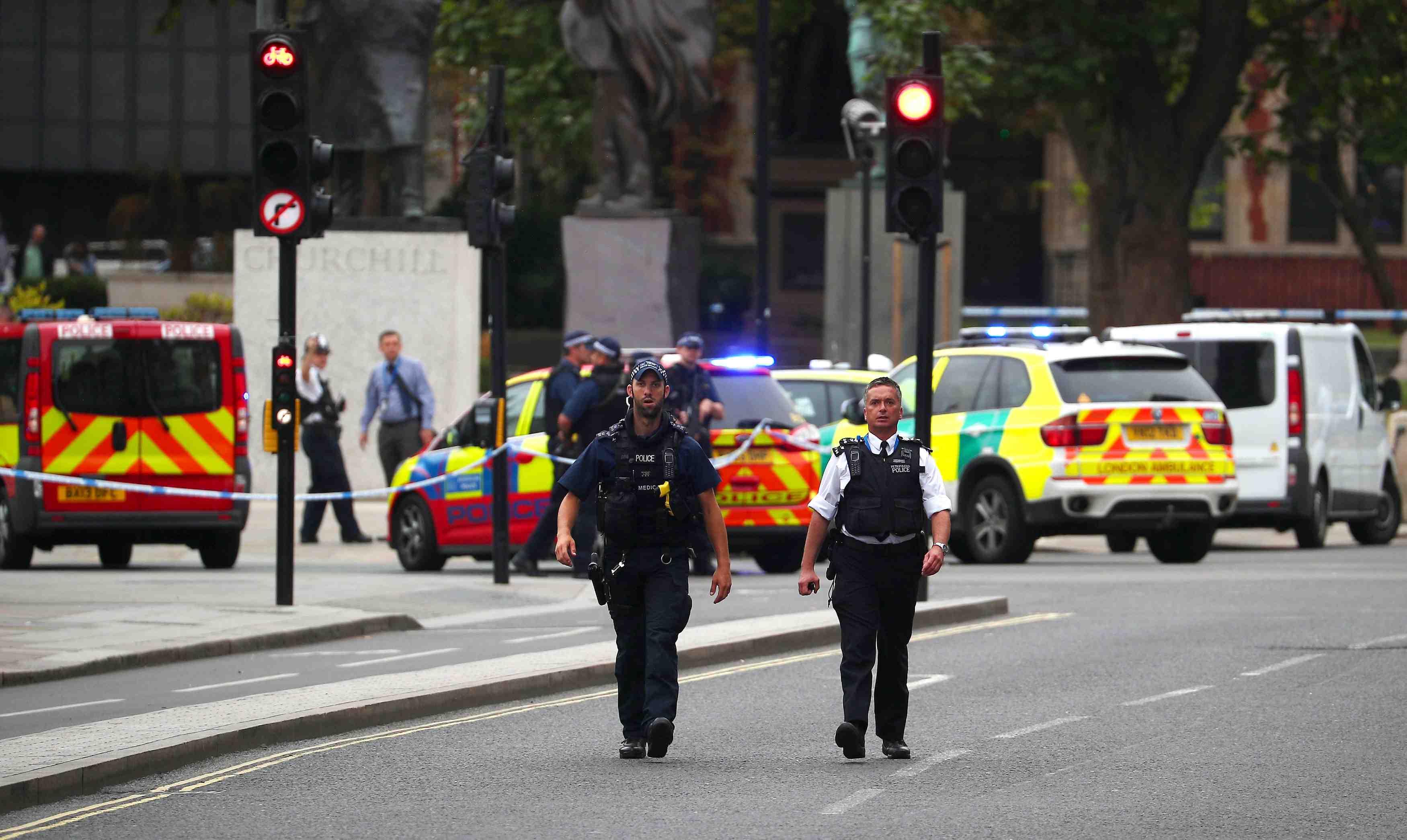 Des passants blesses par une voiture pres du parlement a londres