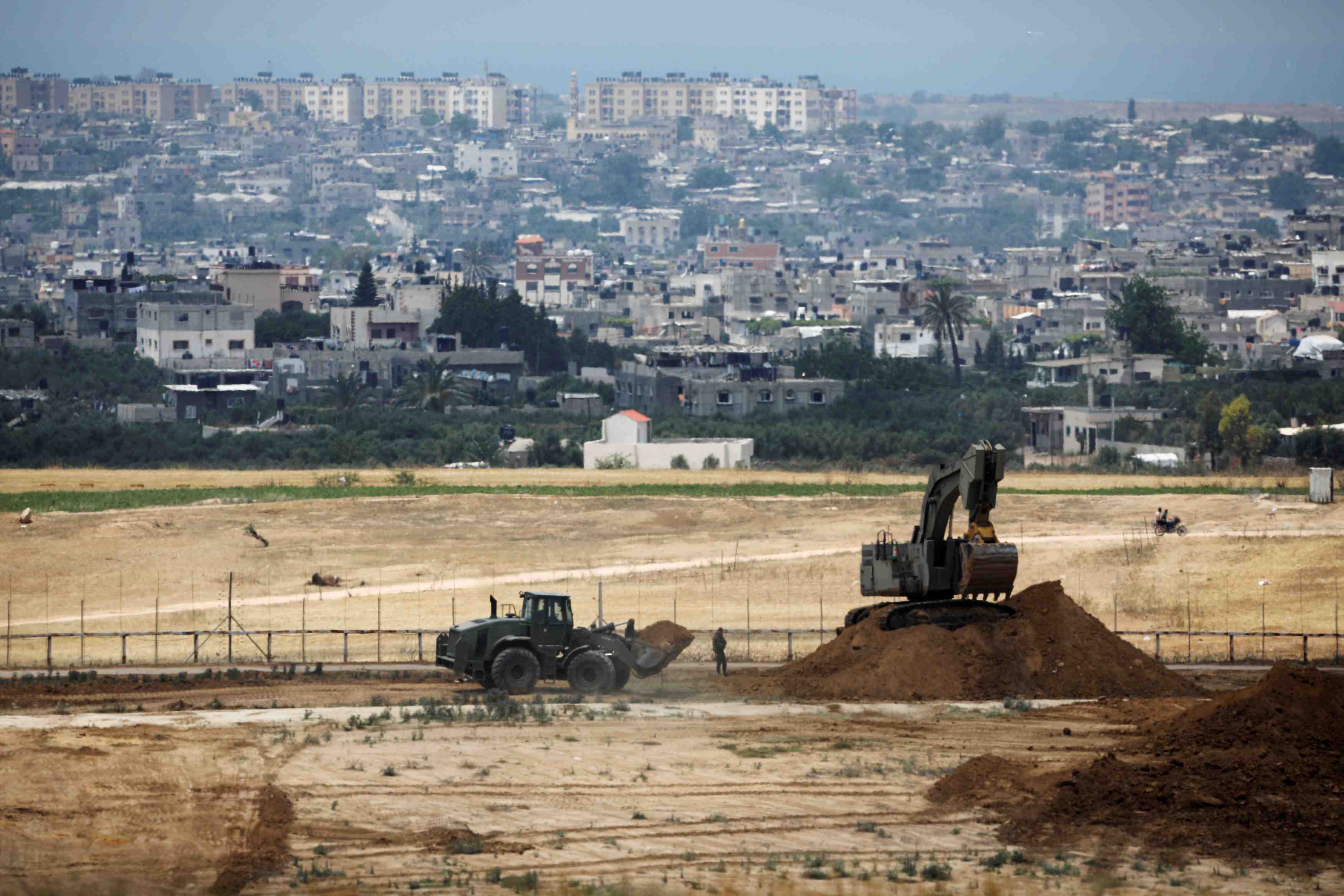 Israel detruit un tunnel a la limite avec la bande de gaza