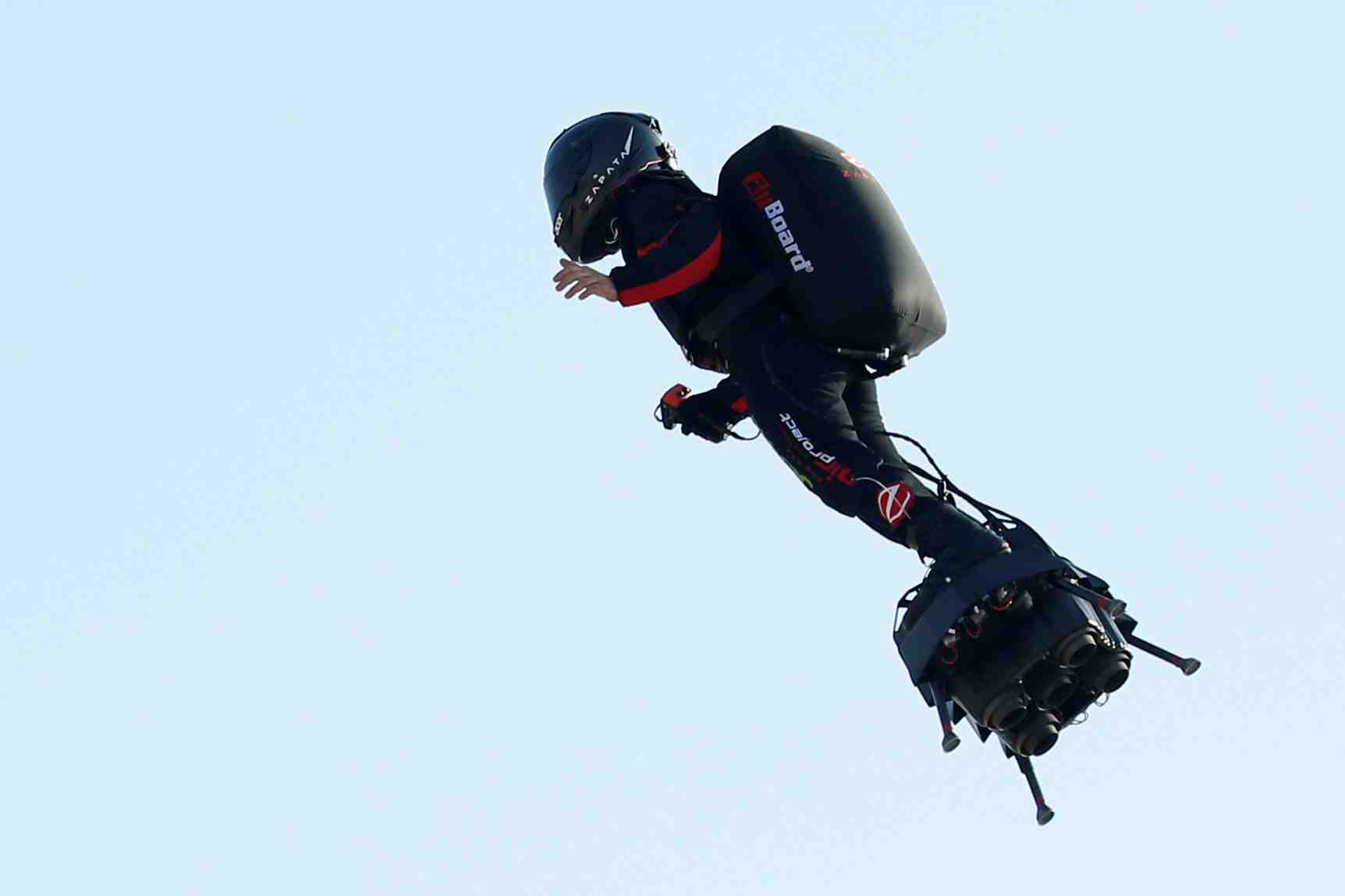Echec de la 1ere tentative de traversee de la manche en flyboard