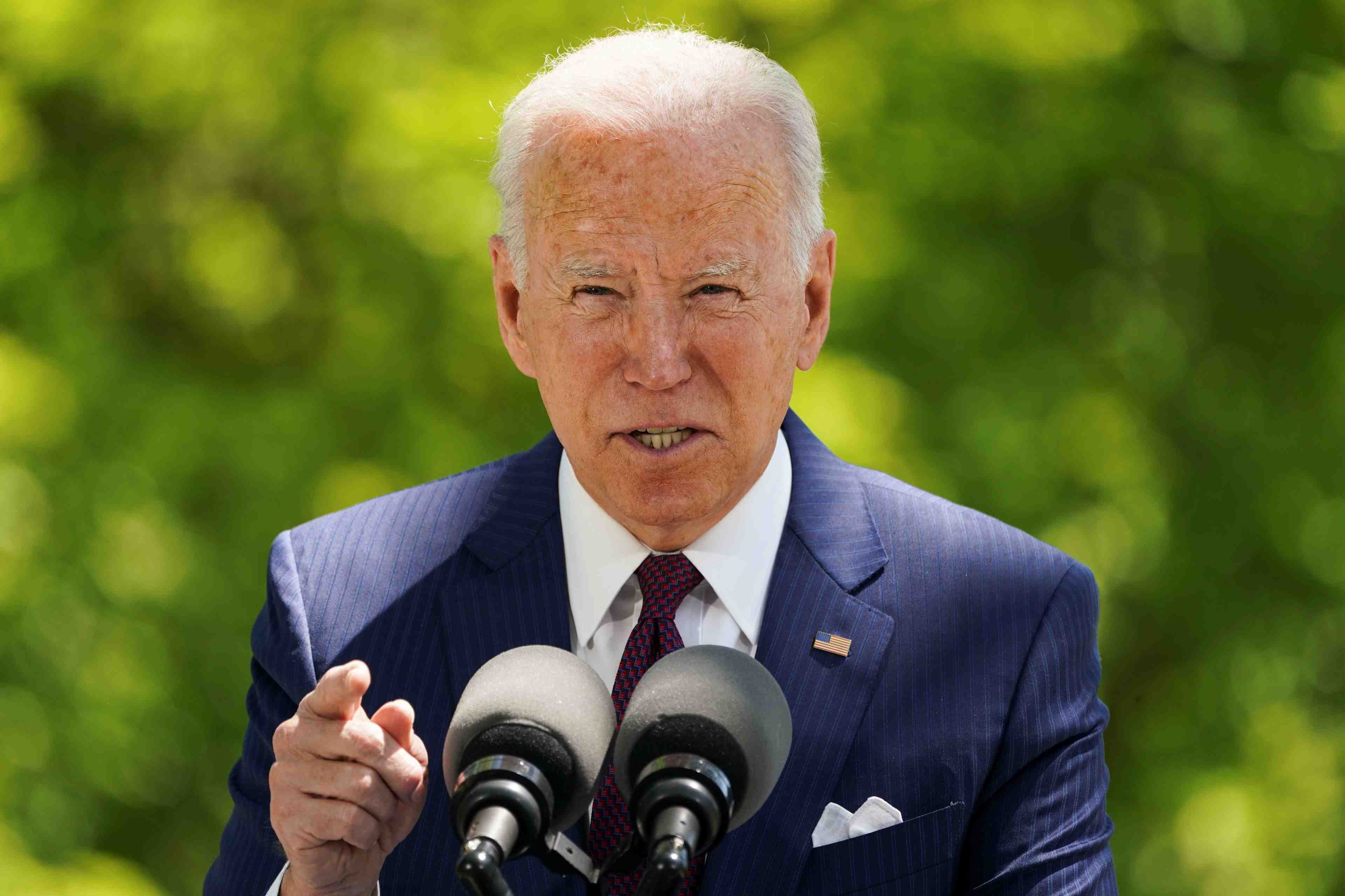 Usa: apres un ton austere pendant 100 jours, biden veut vanter ses plans de depenses