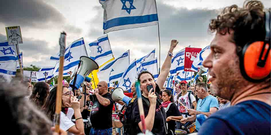 Des manifestants à proximité de la résidence de Benyamin Netanyahou à Césarée le 20 juin.