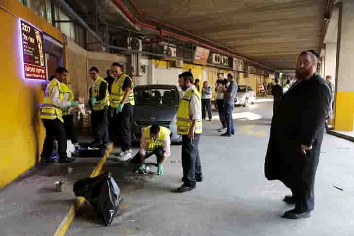 Un palestinien tue deux israeliens a l'arme blanche