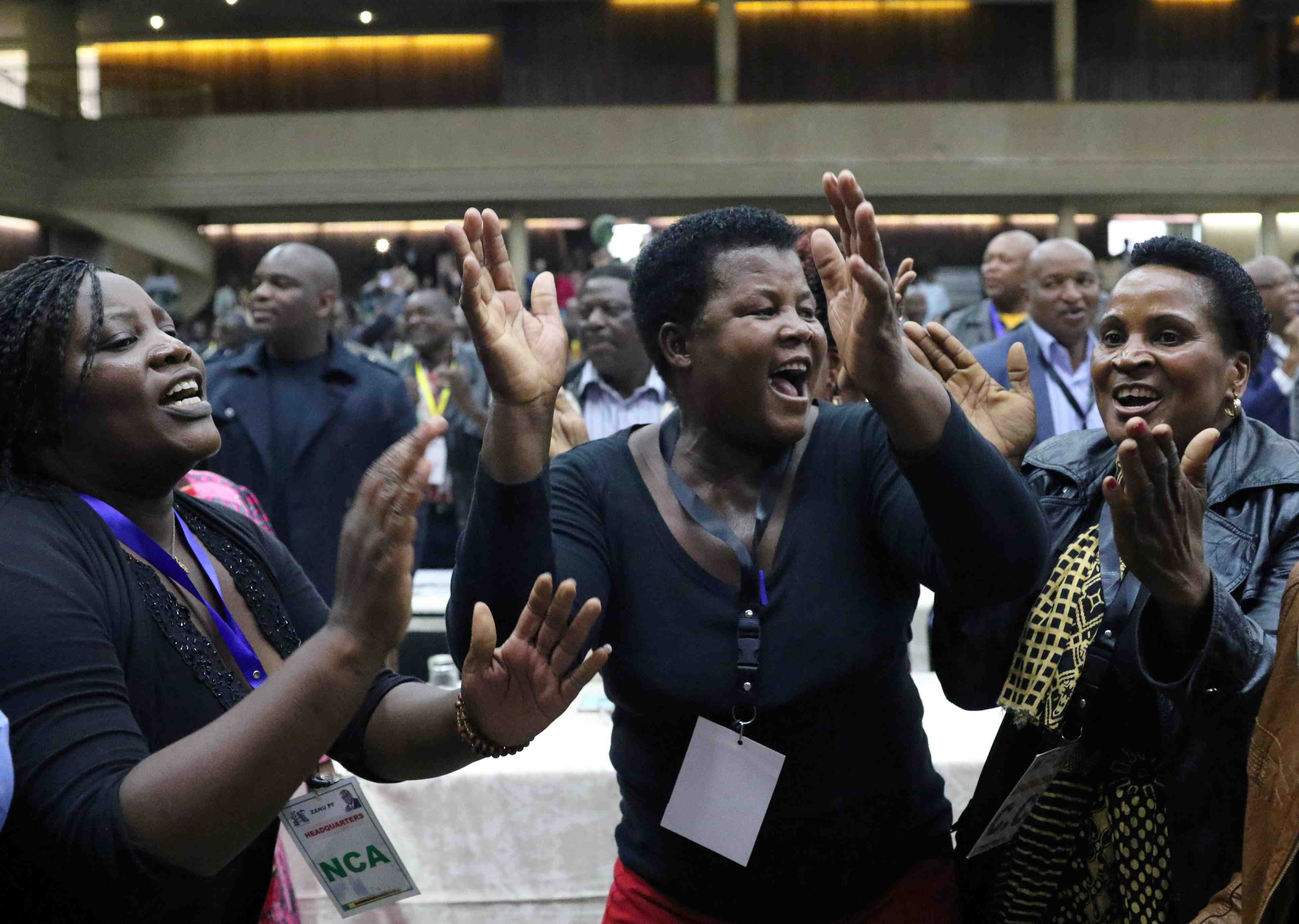 Zimbabwe: robert mugabe exclu du parti au pouvoir