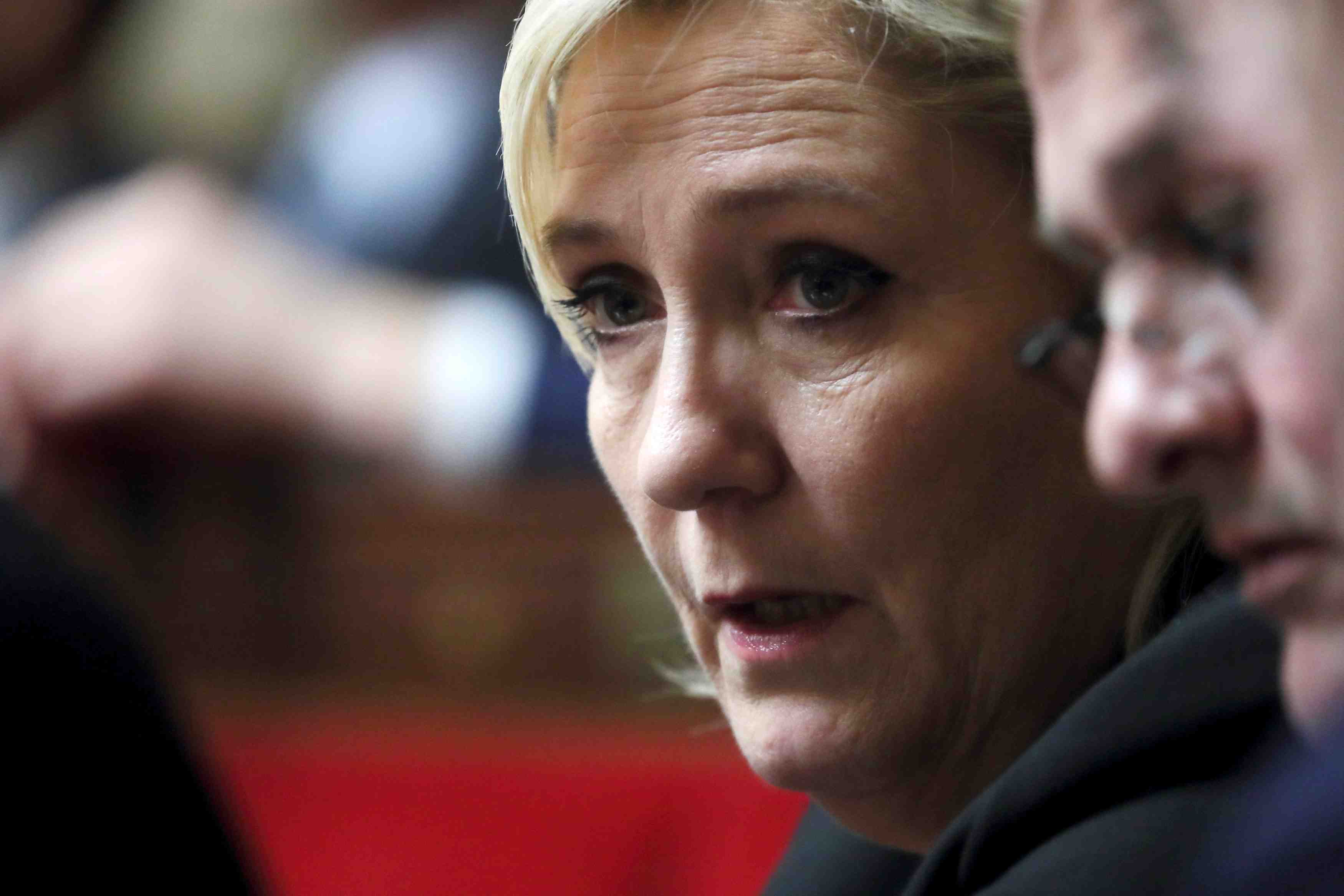 Marine le pen inspire de la "pitie" a son pere