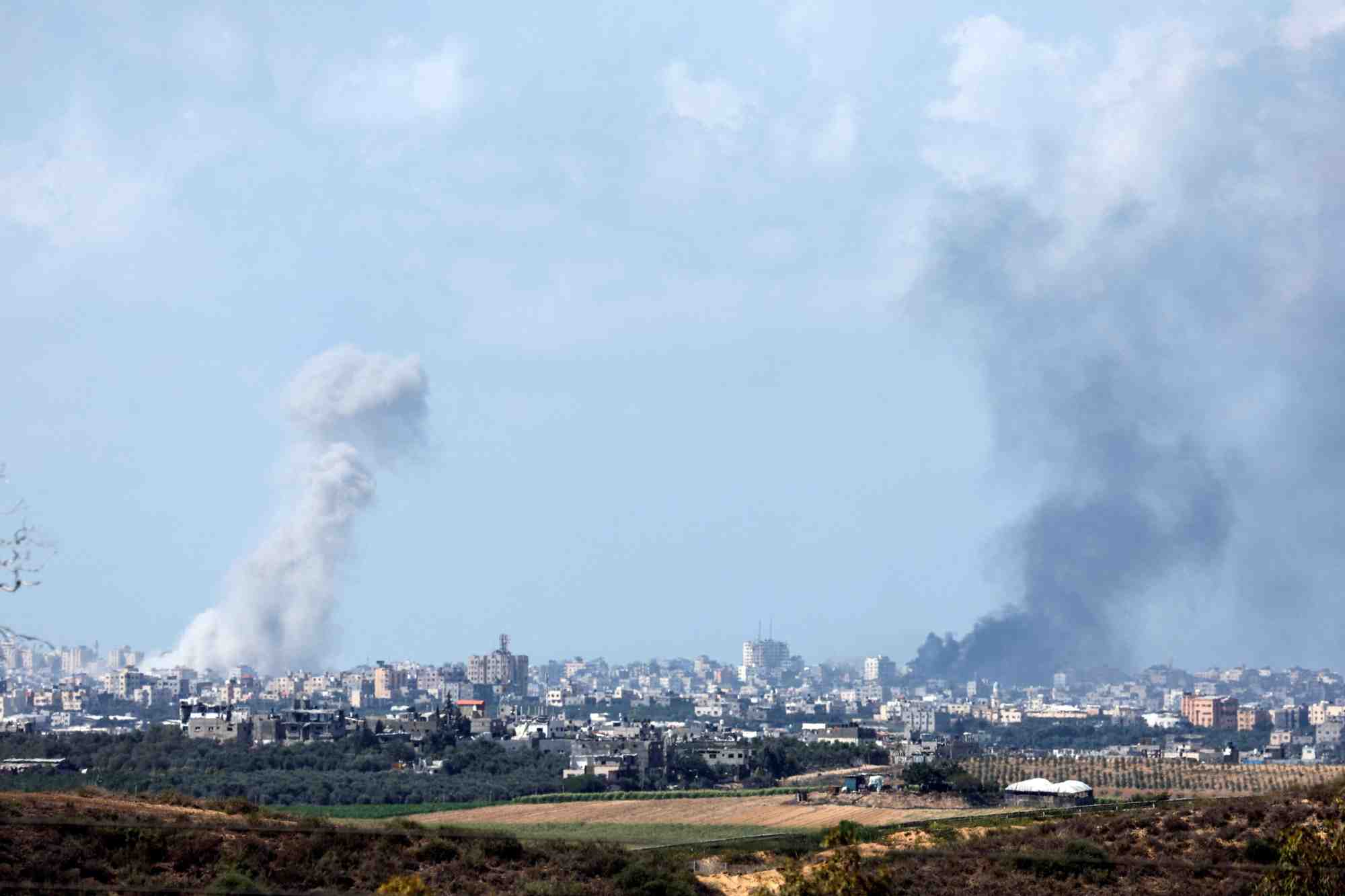 La fumee monte a gaza apres des frappes israeliennes