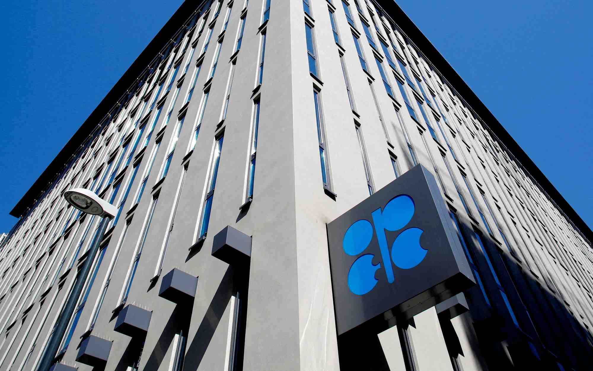 Le logo de l'organisation des pays exportateurs de petrole (opep) a l'exterieur de son siege a vienne