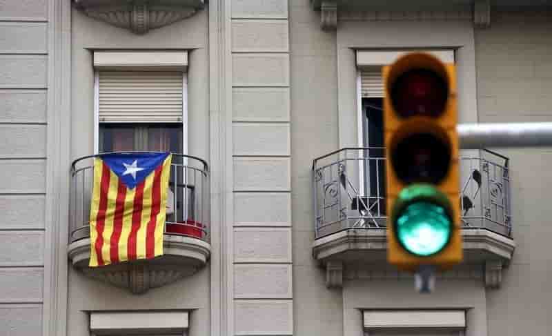 Le parlement catalan vote une declaration d'independance