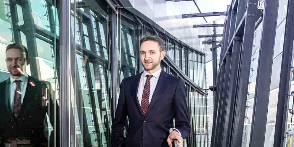 Xavier Jaravel est également membre du conseil d'analyse économique. Il a reçu le prix du meilleur jeune économiste en 2021 et a obtenu le prix Prix du livre d'Économie 2023.