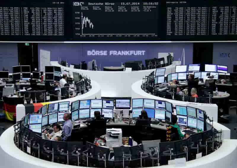 Les Bourses européennes accentuent leurs pertes à mi-séance