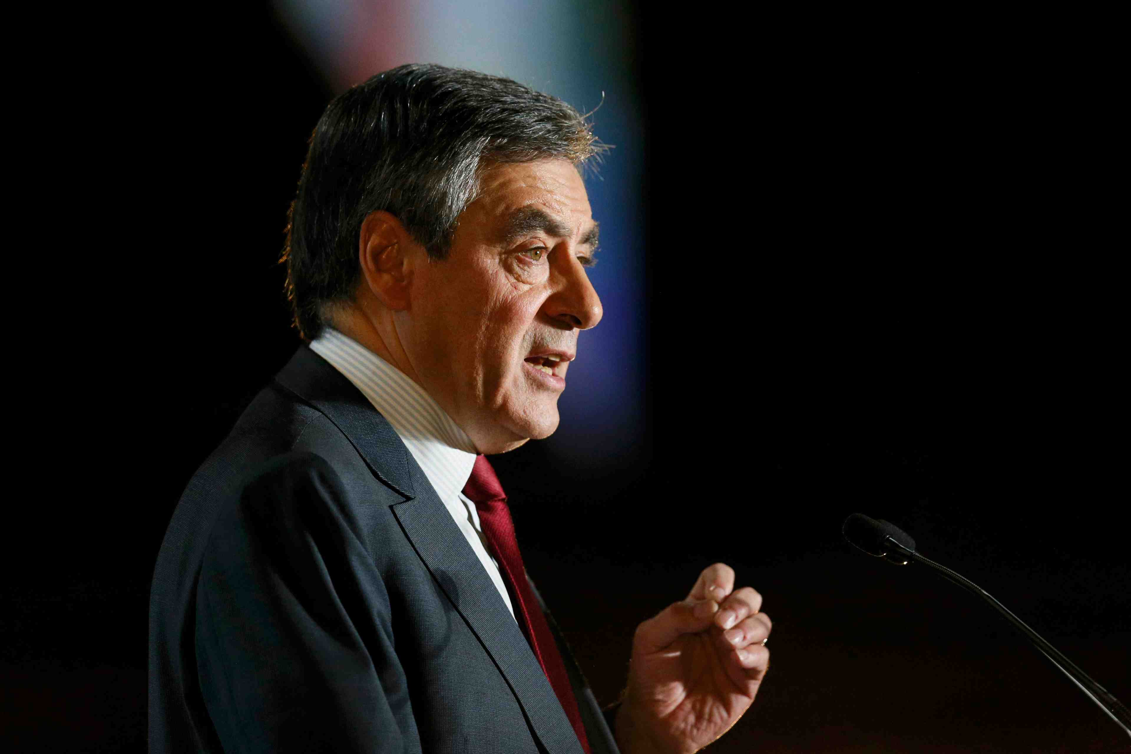 Fillon se dit la cible d'un "dechainement ridicule"