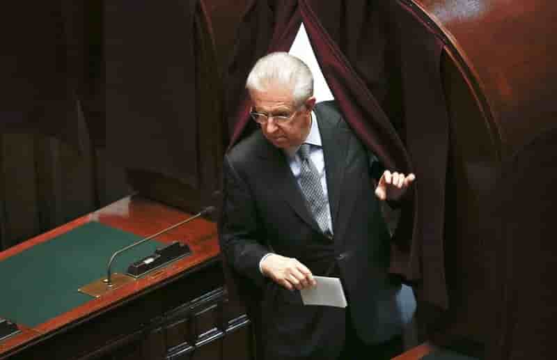 Monti denonce des promesses electorales "irresponsables" en italie