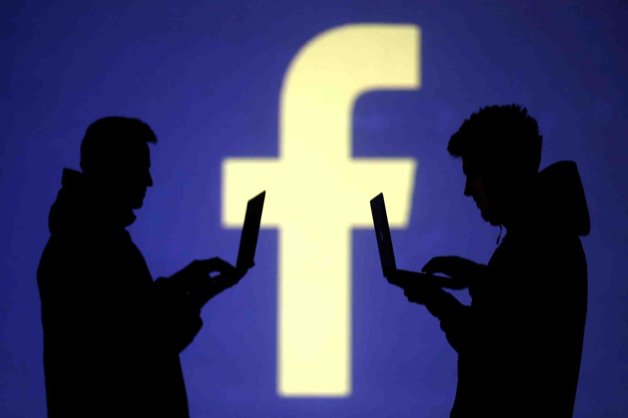 Les deux géants Facebook et Twitter ont annoncé avoir bloqué des opérations de manipulation soutenues par des gouvernements, notamment en faveur de Donald Trump.