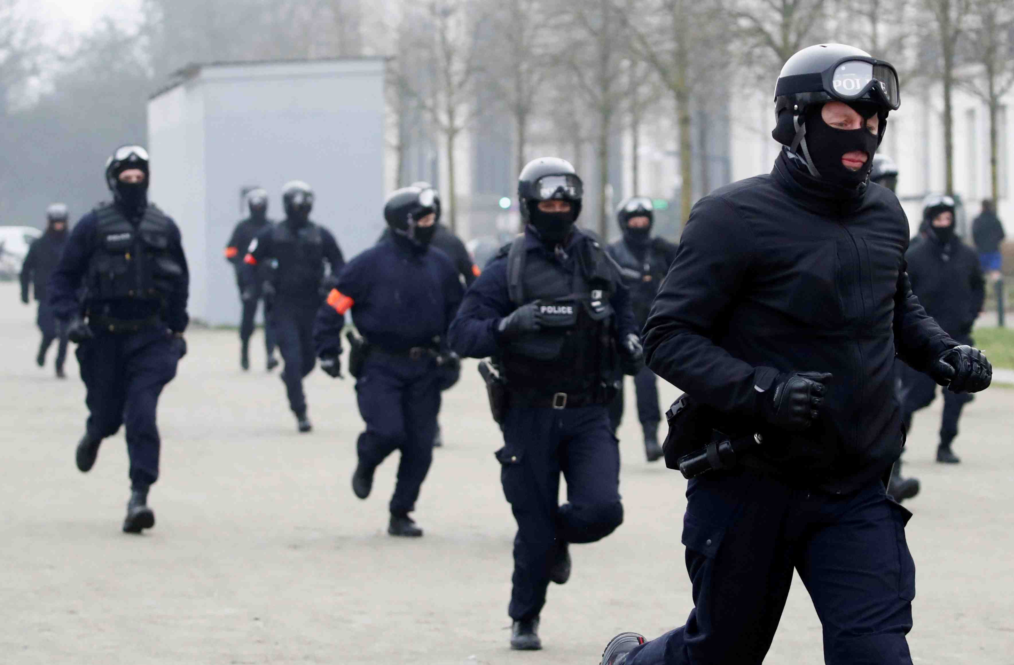Castaner annonce le retrait d'une grenade controversee