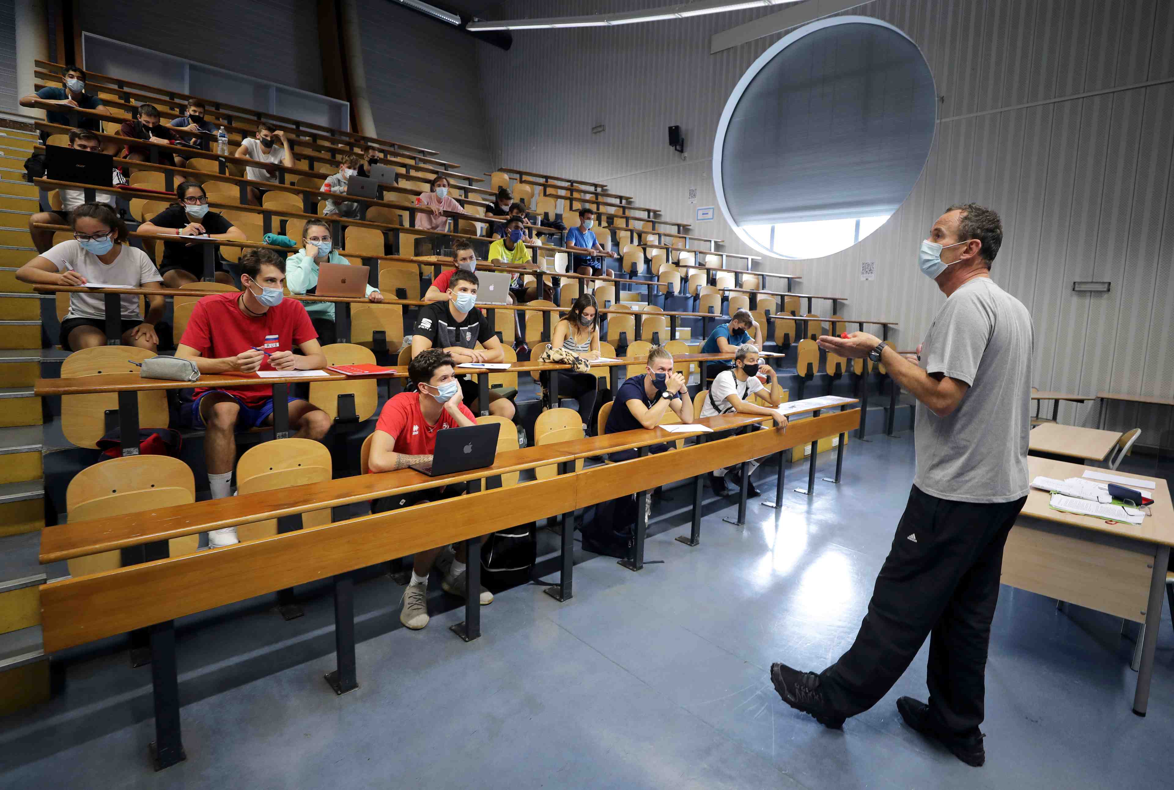 Rentree universitaire chahutee par la crise du coronavirus