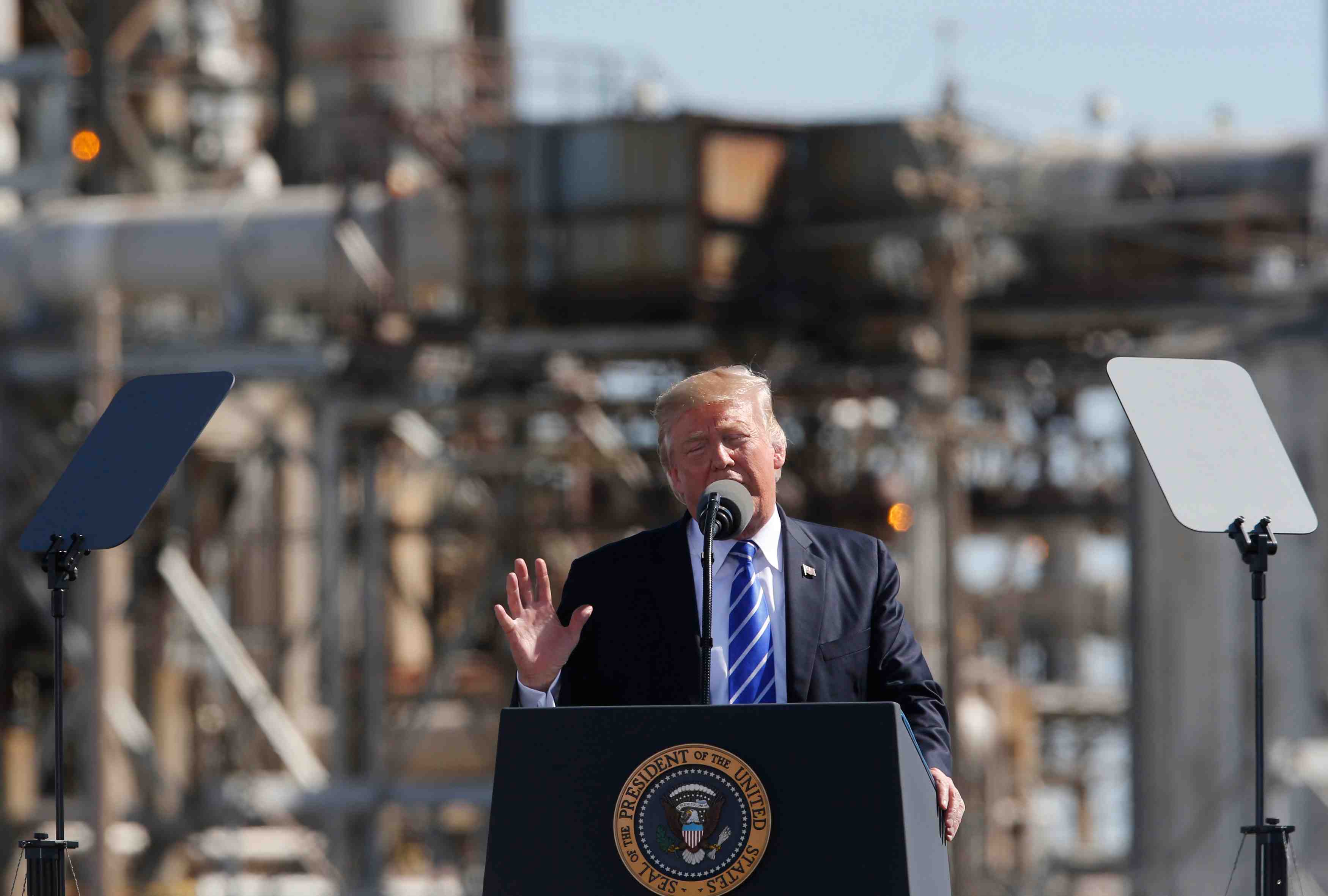 Trump donne six mois aux jeunes migrants clandestins