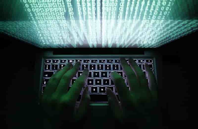 Debut de l'examen des textes contestes sur les "fake news"