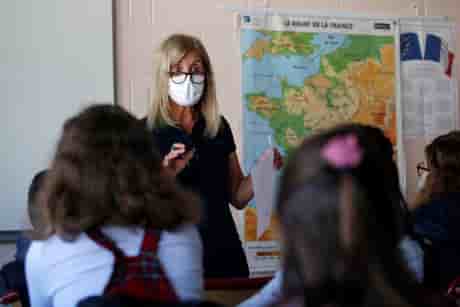 22 etablissements scolaires fermes en raison du coronavirus, dit blanquer