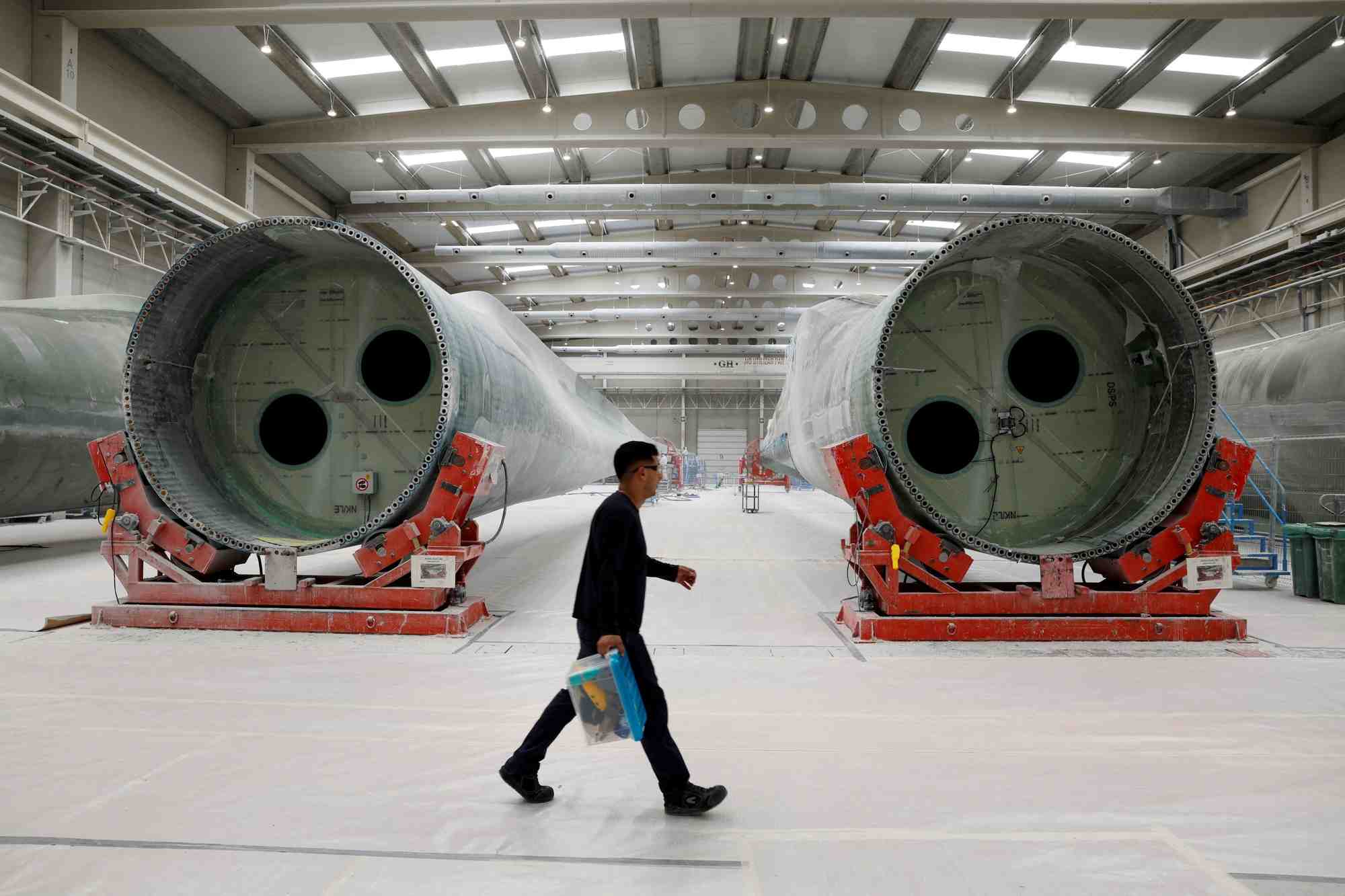 Construction de pales de turbine a l'usine de pales nordex a lumbier, en espagn