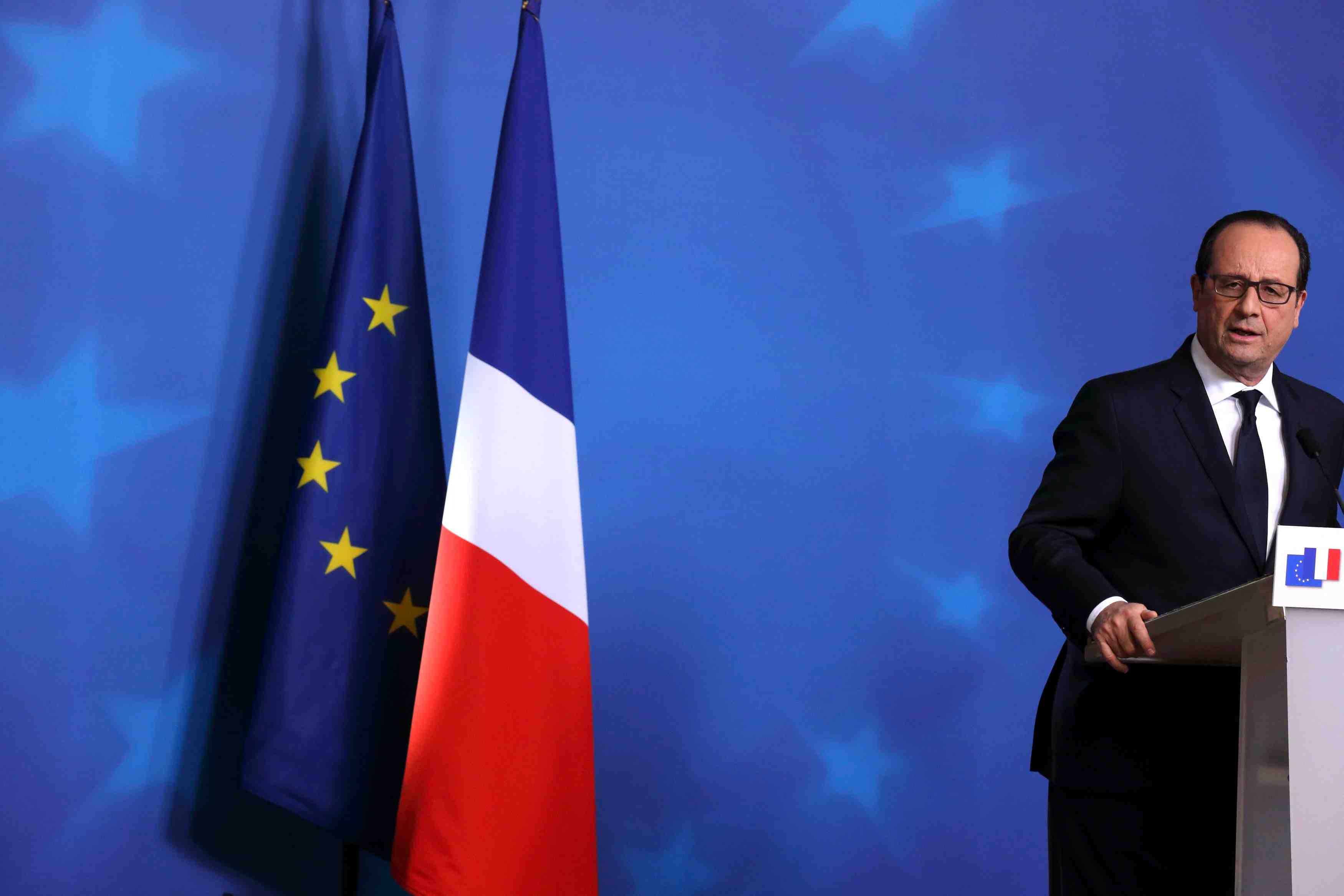 Hollande satisfait par les previsions de croissance mais veut plus