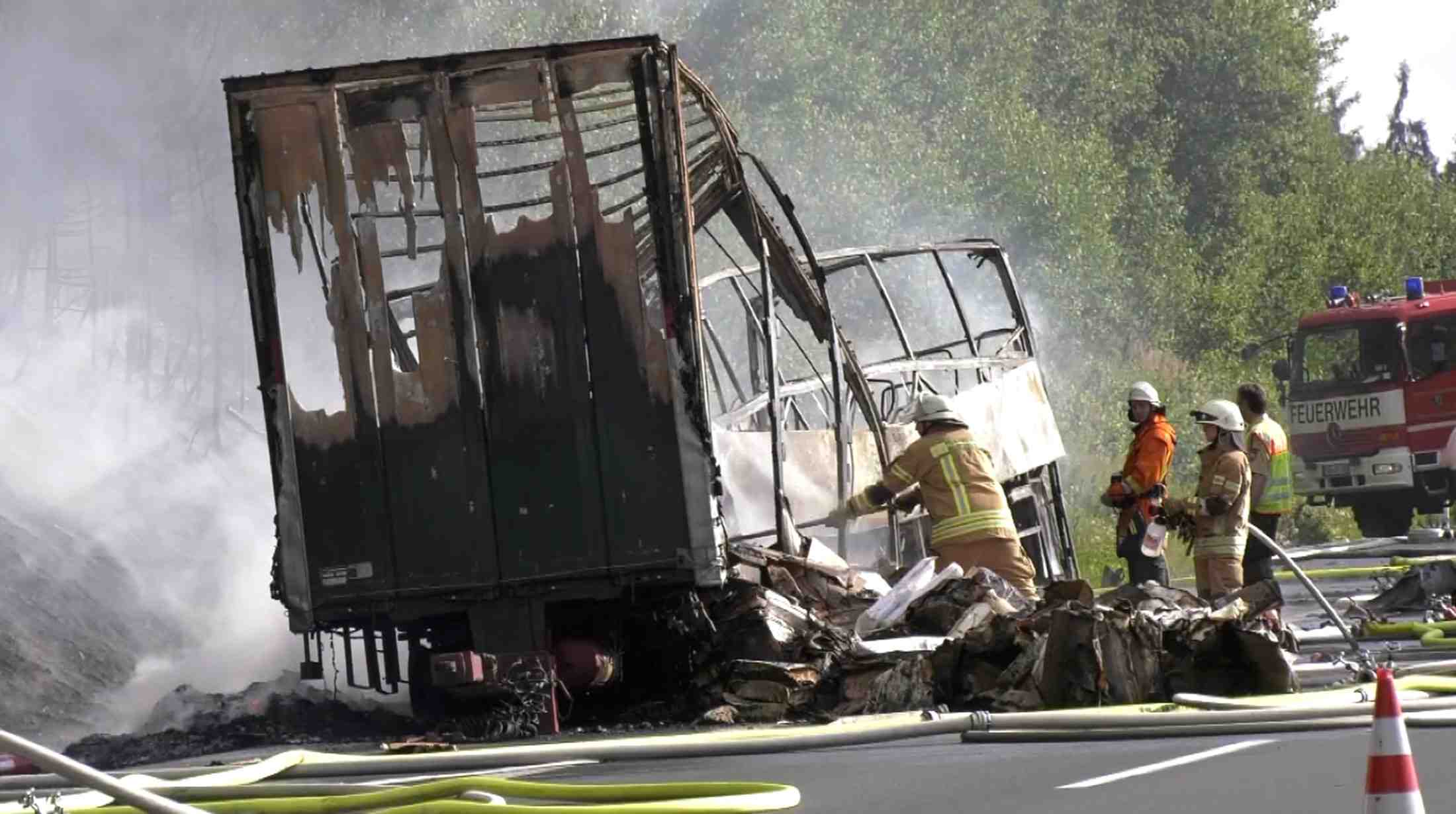 Collision en baviere entre un autocar et un camion, 17 morts