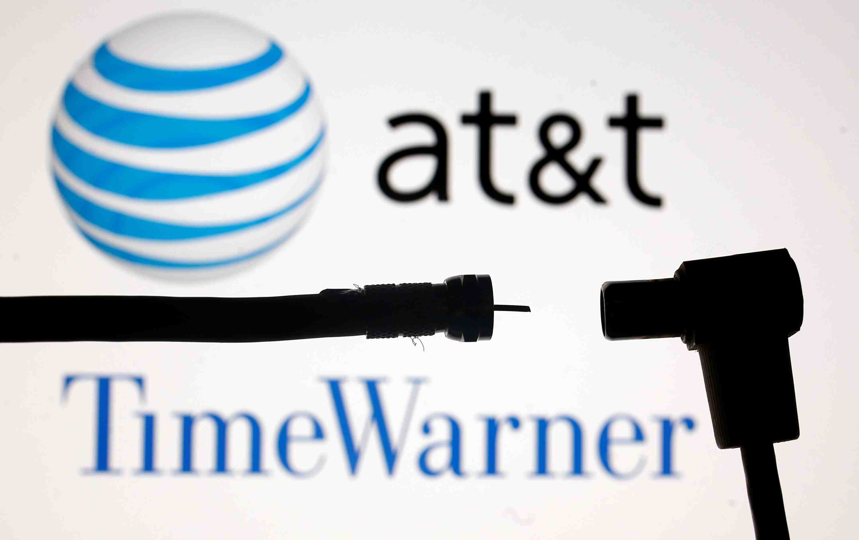 At&t devrait finaliser temporairement le rachat de time warner