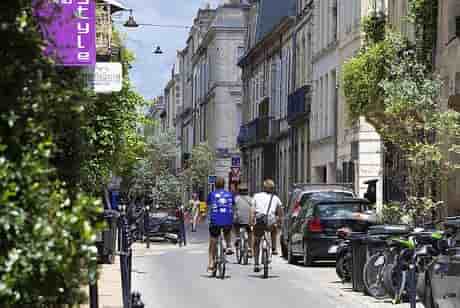 La forte attractivité de Bordeaux (sur notre photo le quartier des Chartrons) porte un marché immobilier où les jeunes cadres franciliens sont influents.