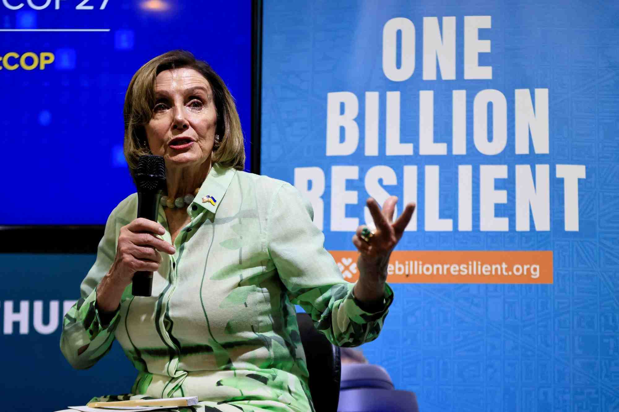 La presidente de la chambre americaine des representants, nancy pelosi, prononce un discours lors du sommet sur le climat cop27