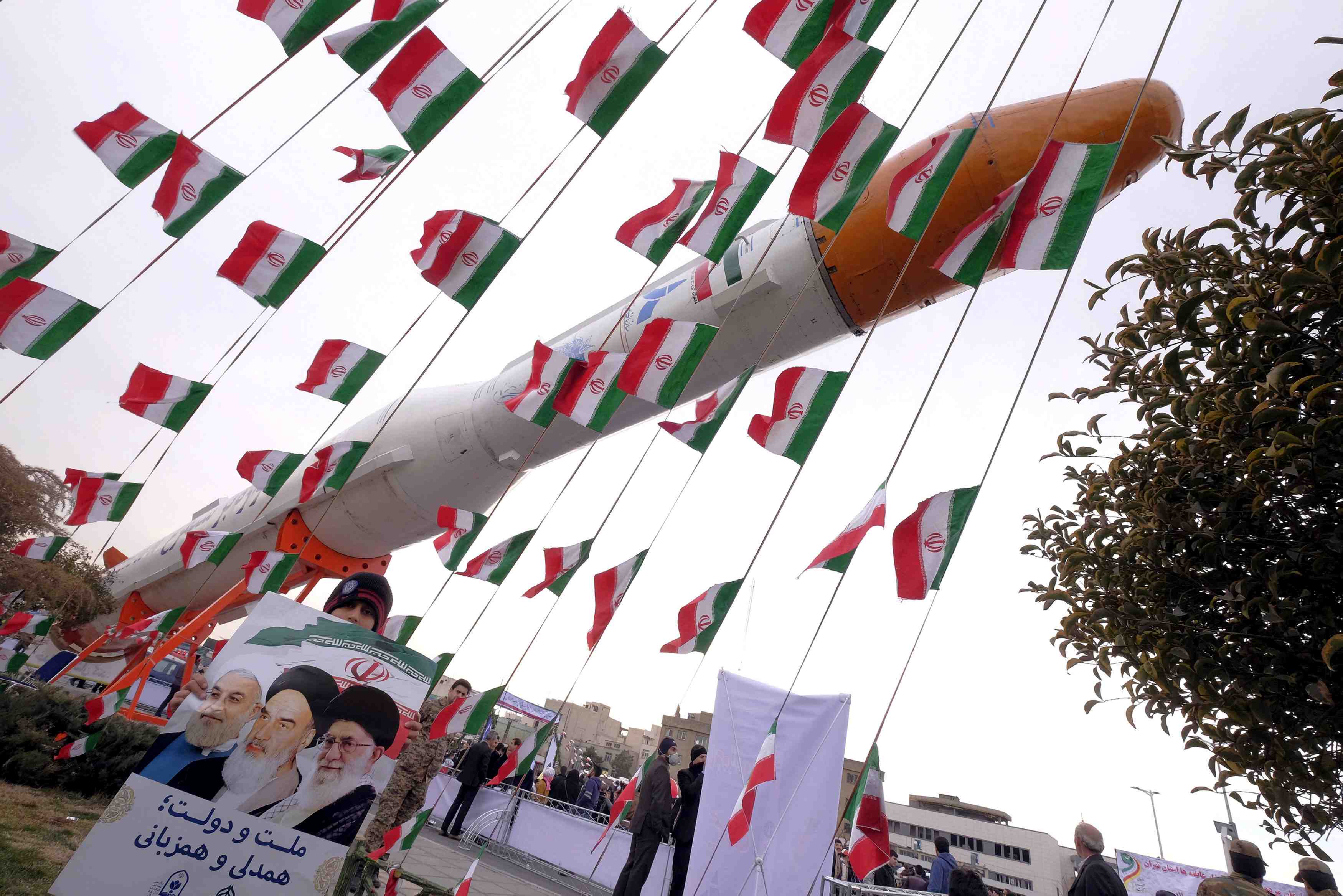 L'iran dit detenir huit etrangers qui preparaient des attentats