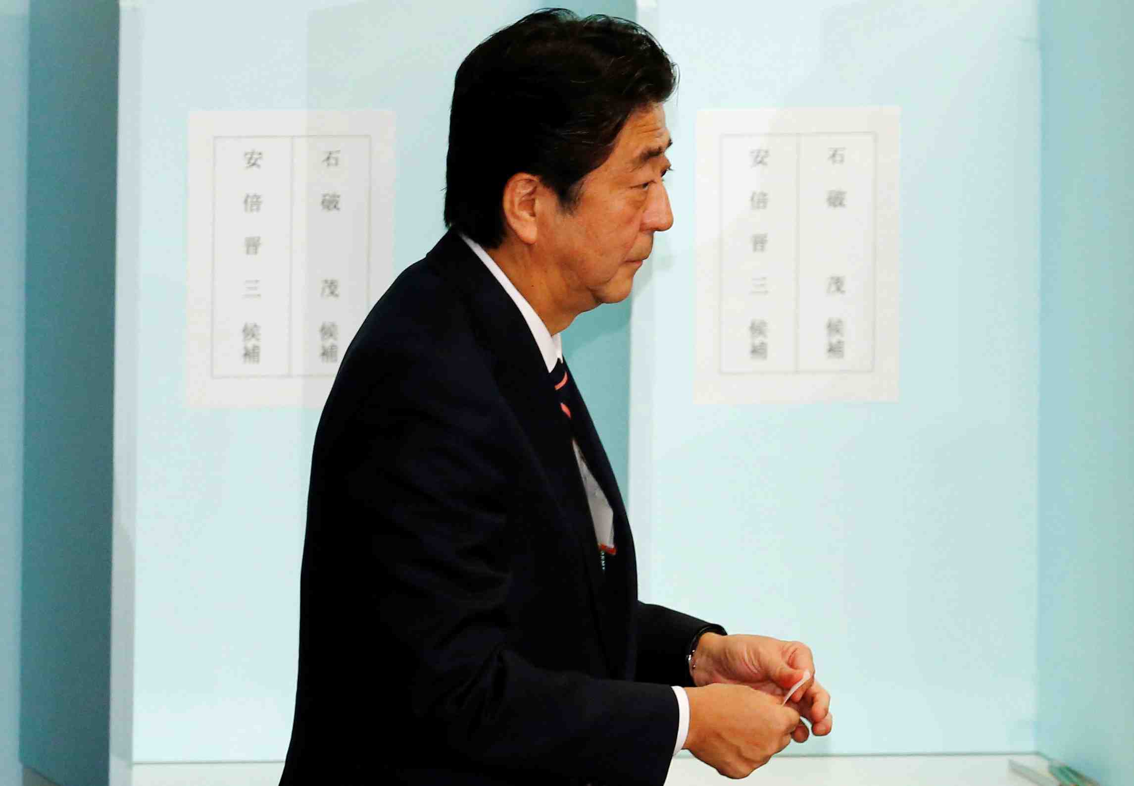 Le premier ministre japonais shinzo abe reconduit a la tete du pld