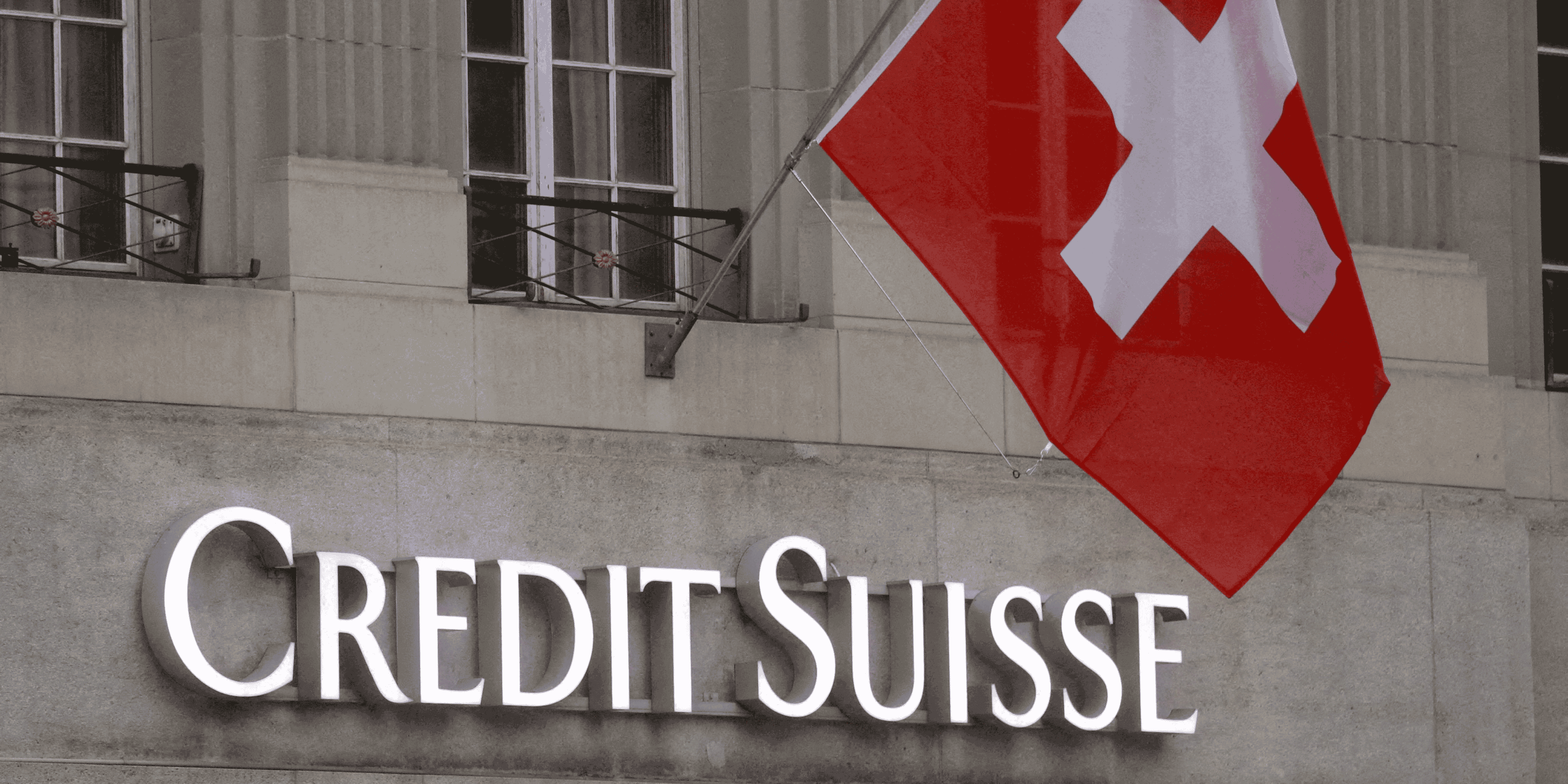 Le logo de credit suisse devant une succursale a berne