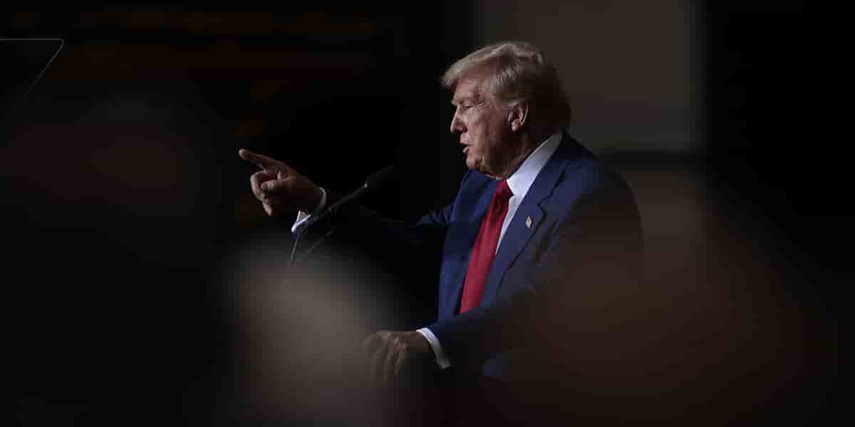 L'ancien président américain et candidat républicain à la présidentielle Donald Trump parle d'économie lors d'un meeting de campagne à Potterville, dans le Michigan, le 29 août 2024.