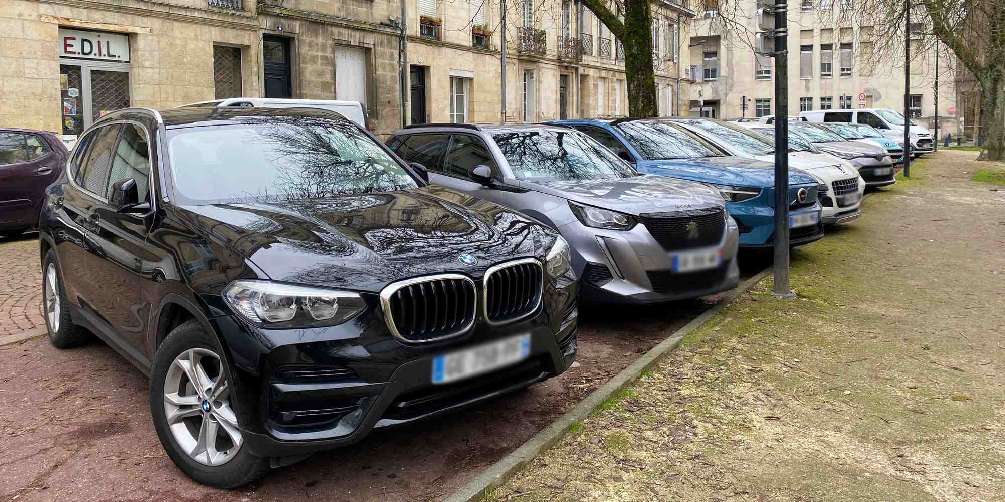 À Bordeaux, les véhicules lourds, dont les SUV, devront s'acquitter dès le 2 mai de frais de stationnement majorés de 30 %.