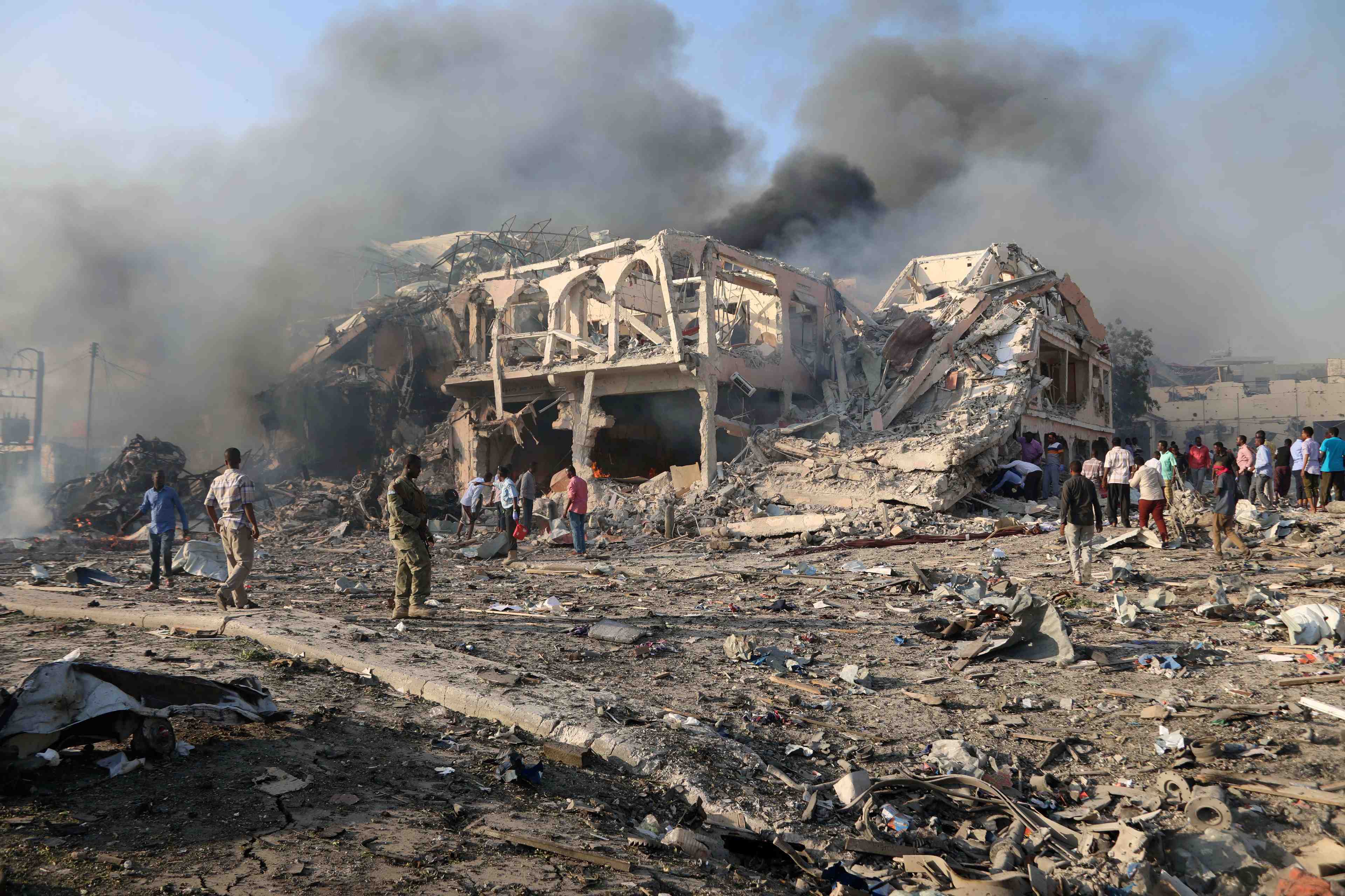 Attentats a la voiture piegee a mogadiscio, 22 morts