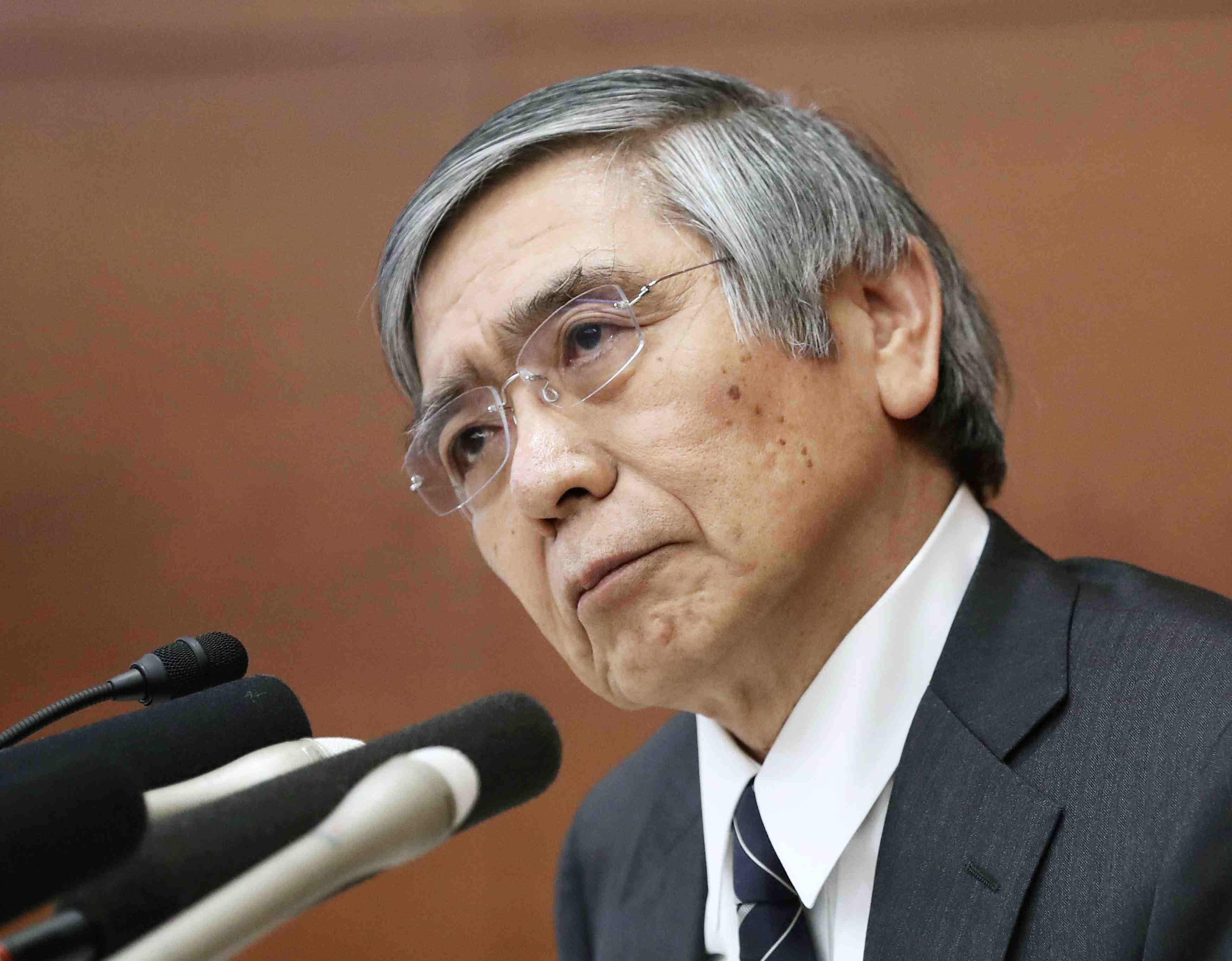 La boj renonce a un calendrier pour son objectif de 2%