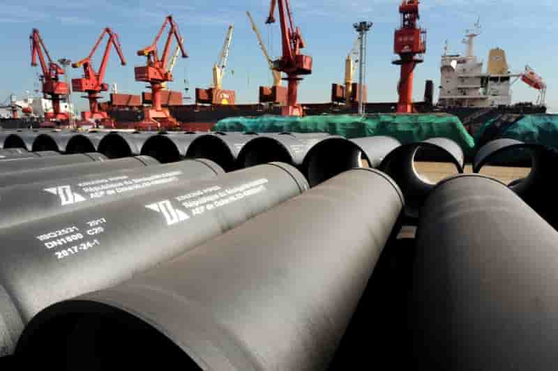 Chine: exportations et importations plus elevees qu'attendu