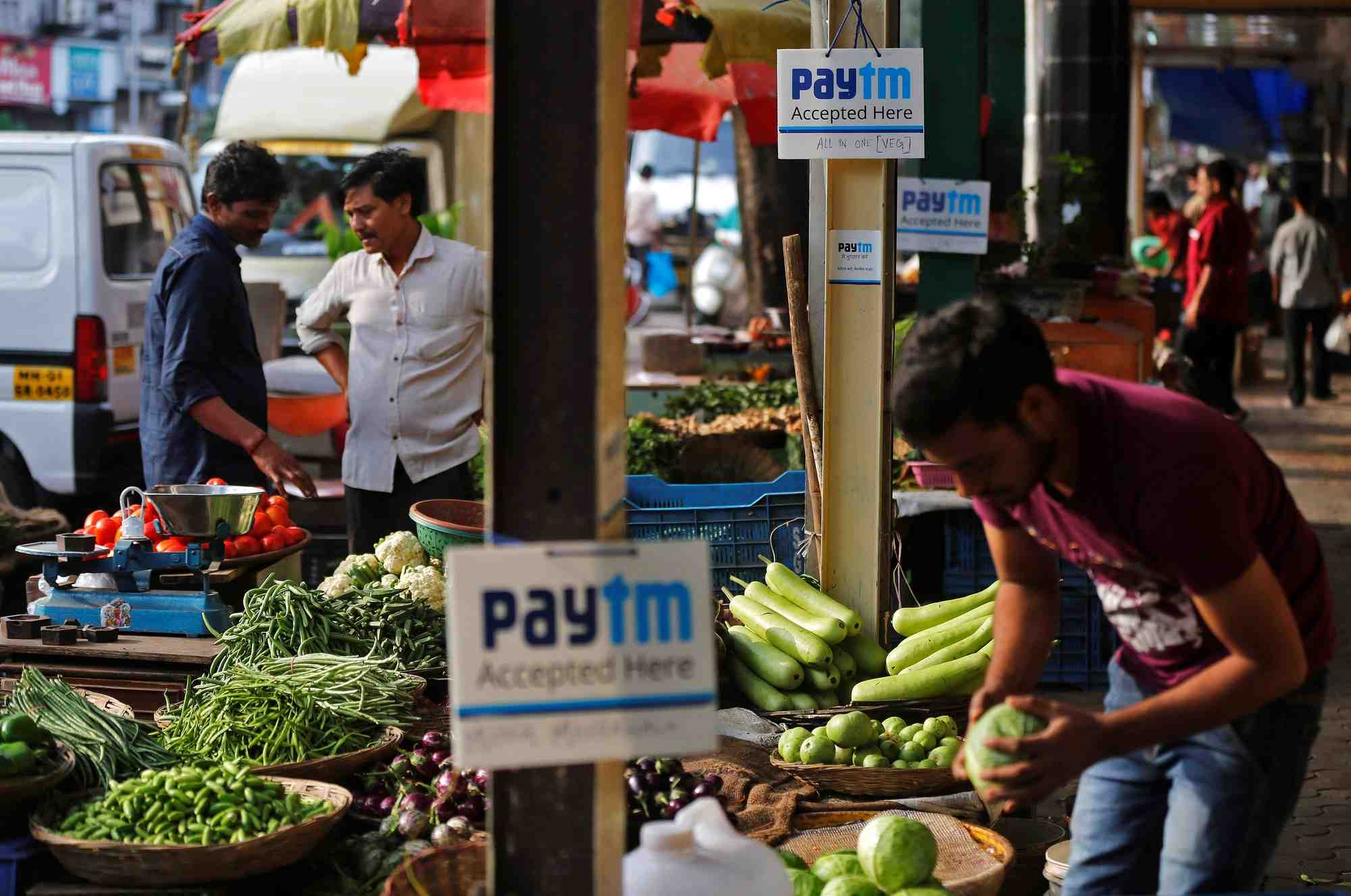 Paytm s'est développée grâce sa solution de paiement mobile via un QR code auprès des magasins et vendeurs locaux. Sa croissance s'est envolée en 2016 lors du grand plan de démonétisation mené par le gouvernement indien.