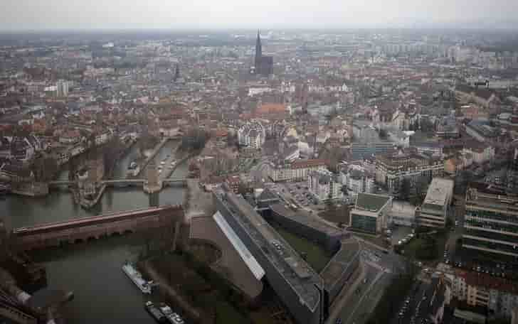 Le tramway de strasbourg traverse la frontiere allemande