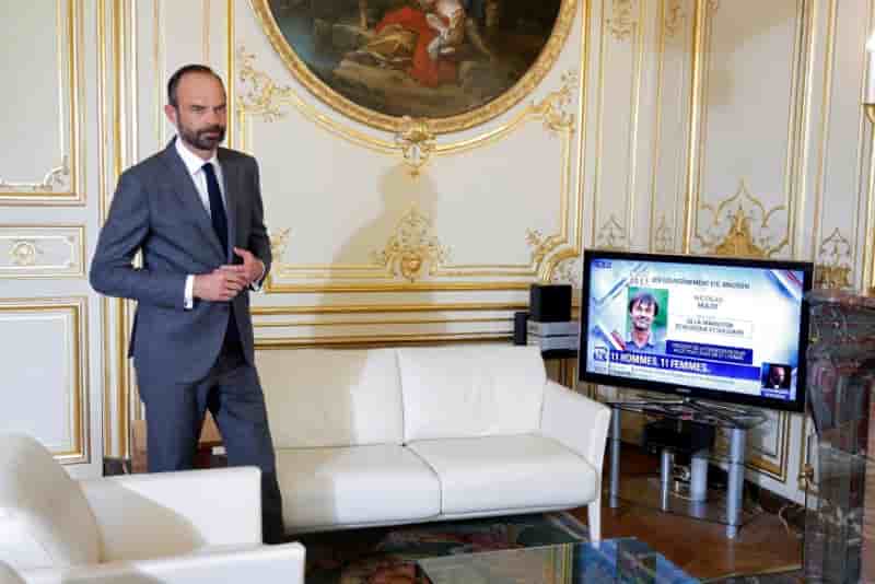 Un gouvernement paritaire et allant de la gauche a la droite