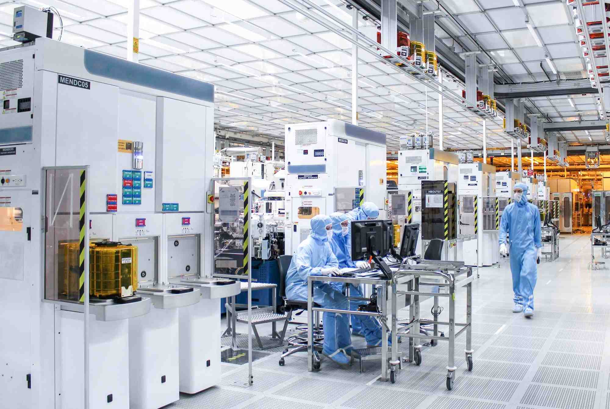 Parmi les sujets centraux, encore en suspens : l'autorisation environnementale que doit recevoir le projet de STMicroelectronics. Une première a été obtenue avant la tenue de la concertation publique. Or, selon certains observateurs, elle devrait être sollicitée à nouveau, avec les éclairages obtenus grâce au débat.