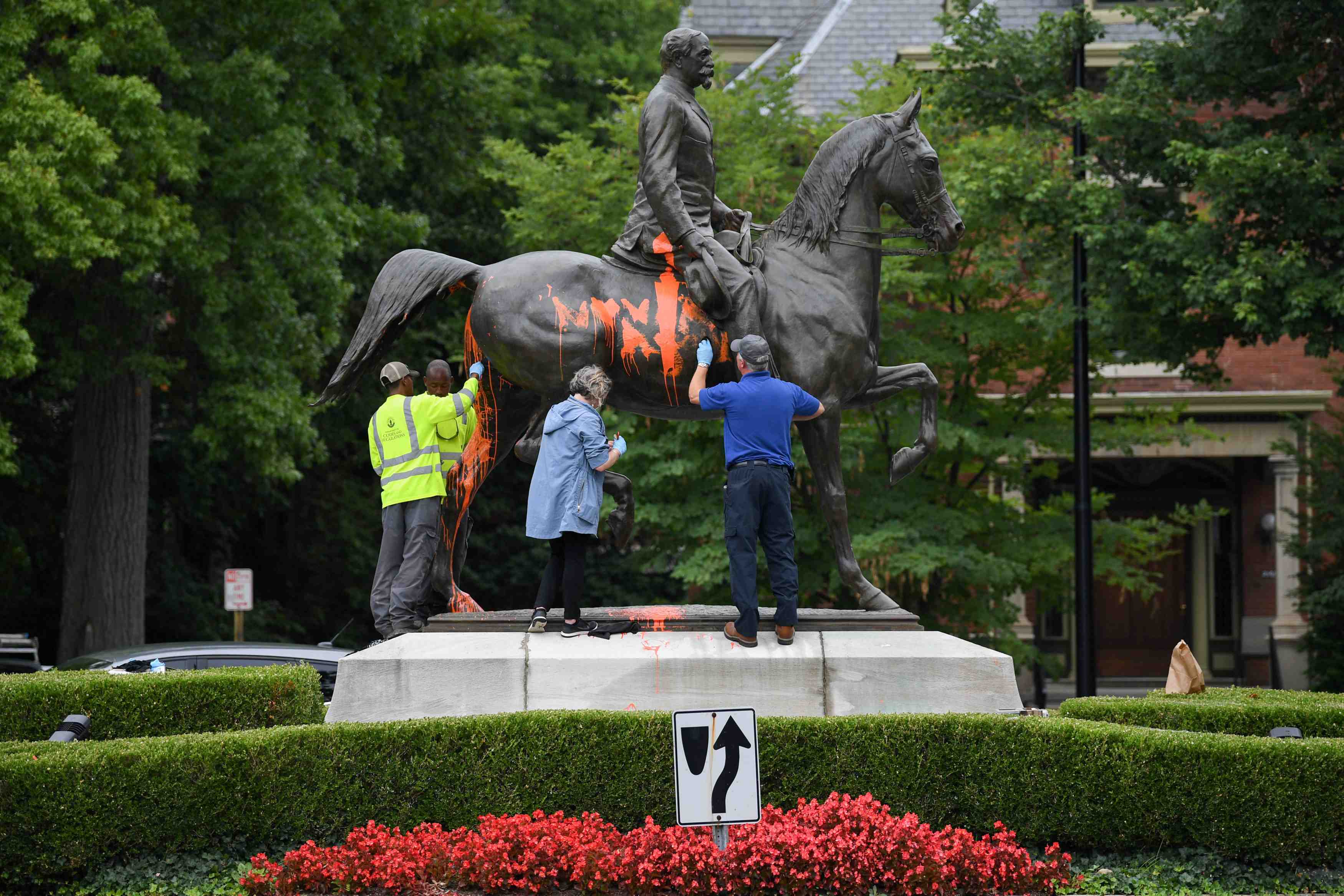 Le retrait des signes sudistes continuera apres charlottesville