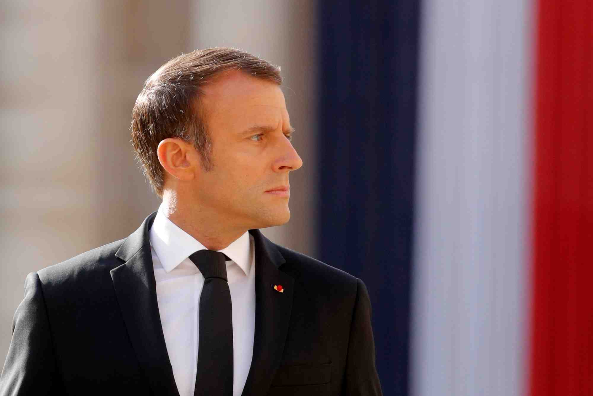 Macron plaide pour un retrait du soudan de la liste noire americaine