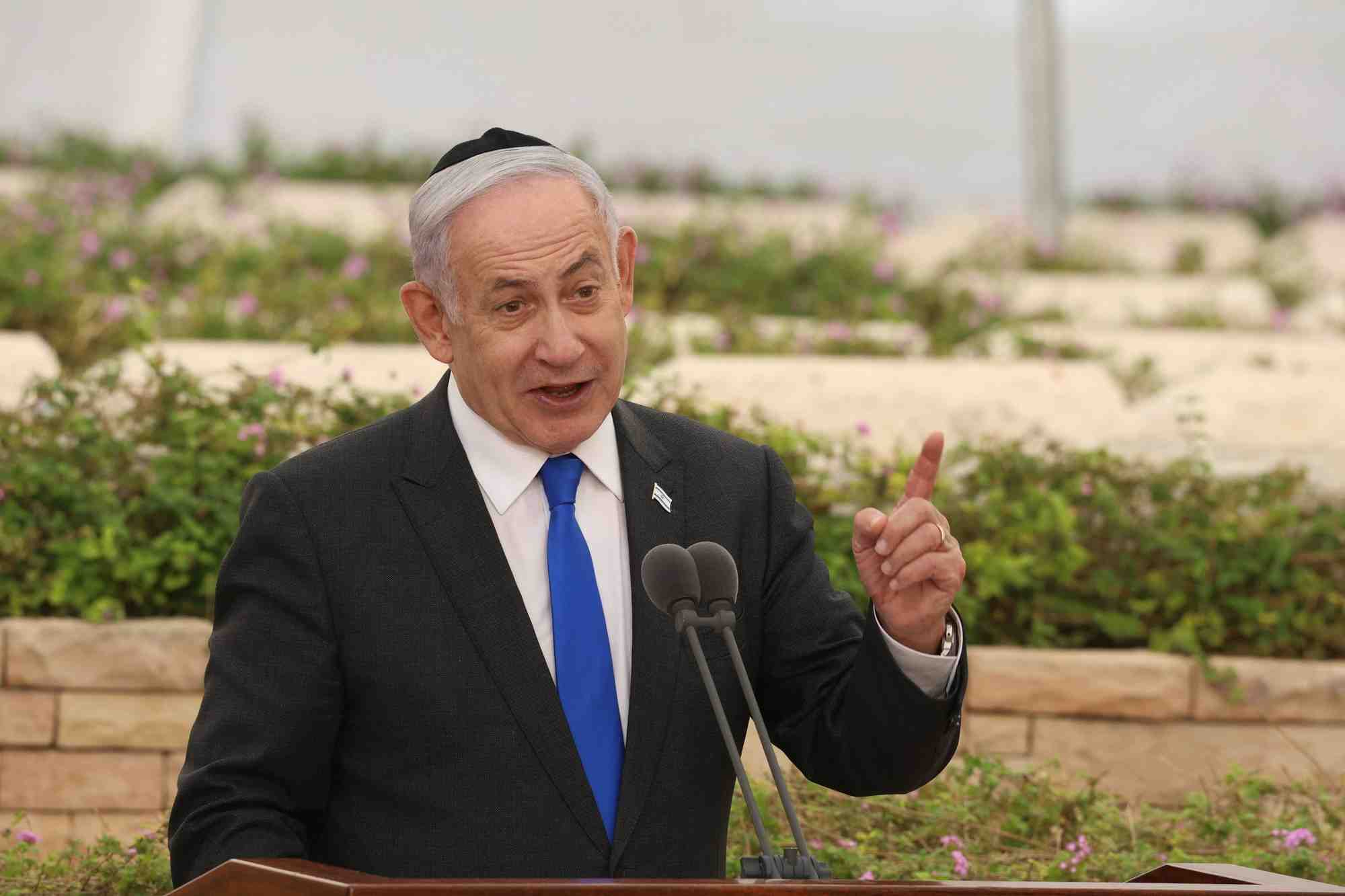 Le premier ministre israelien benjamin netanyahu au cimetiere de nachalat yitzhak a givatayim, israel