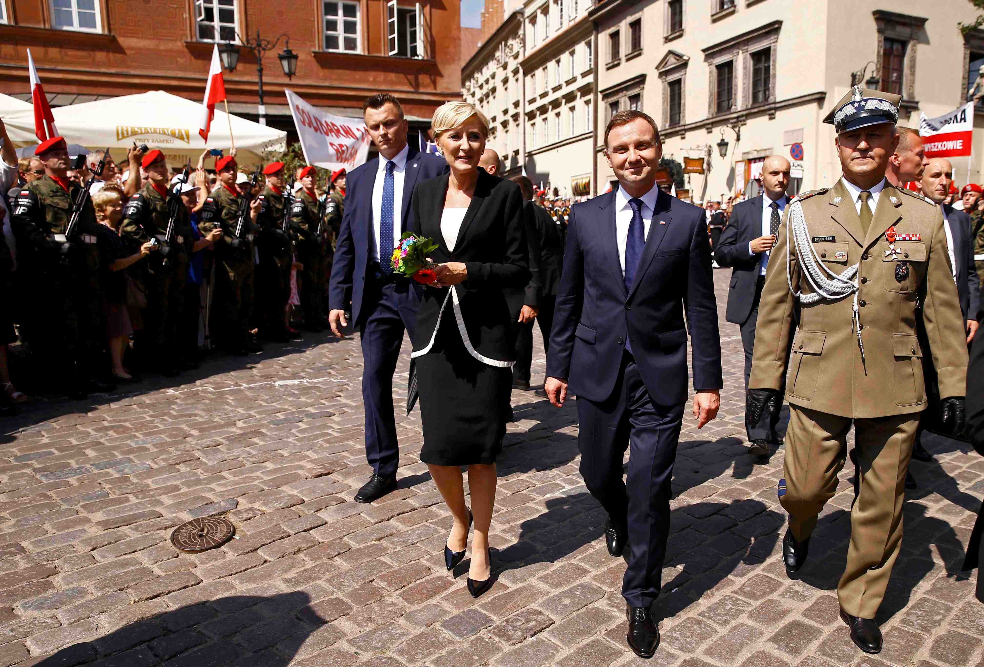 Le nouveau president polonais prete serment